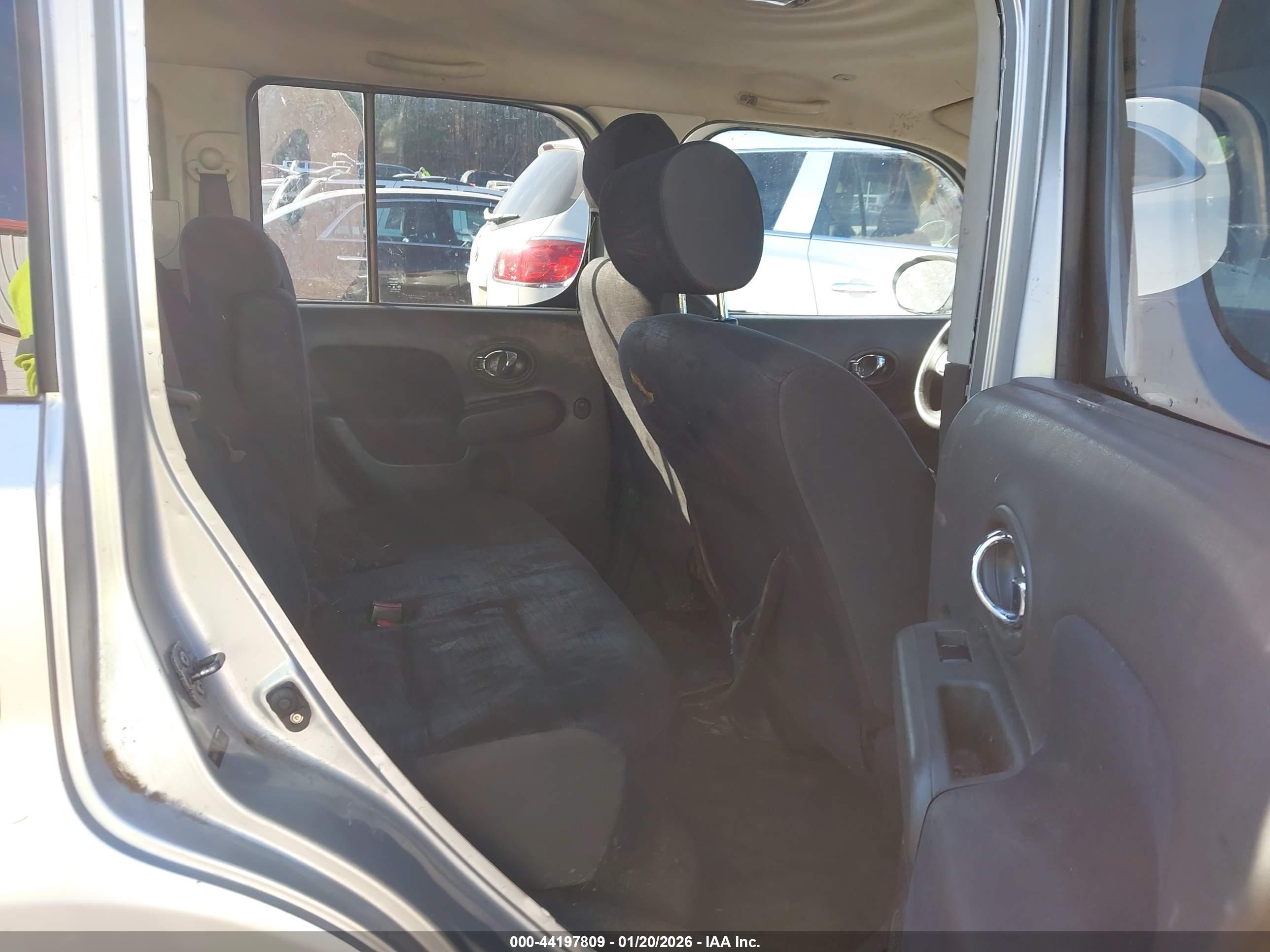 NISSAN CUBE image 8