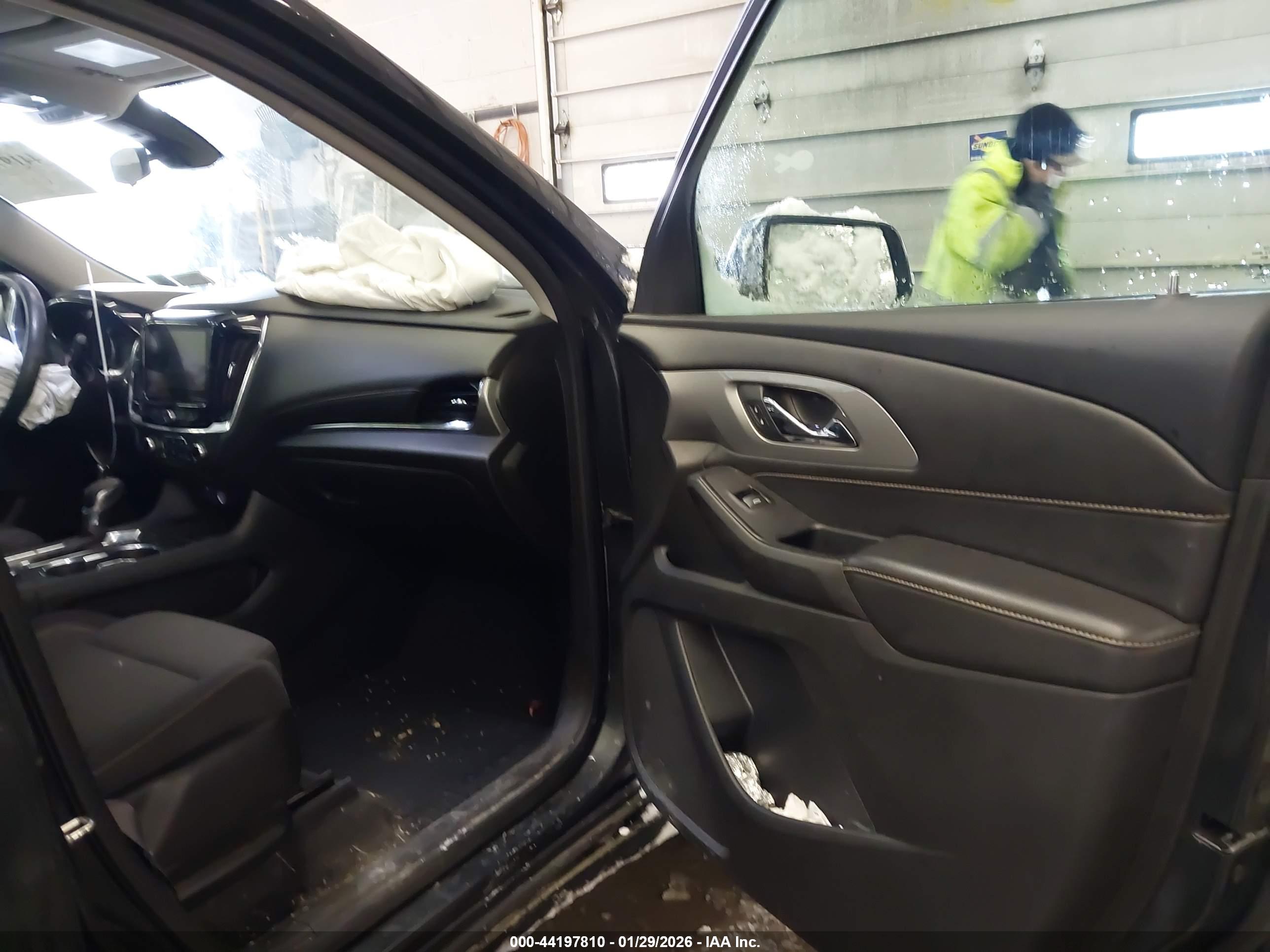 CHEVROLET TRAVERSE image 5