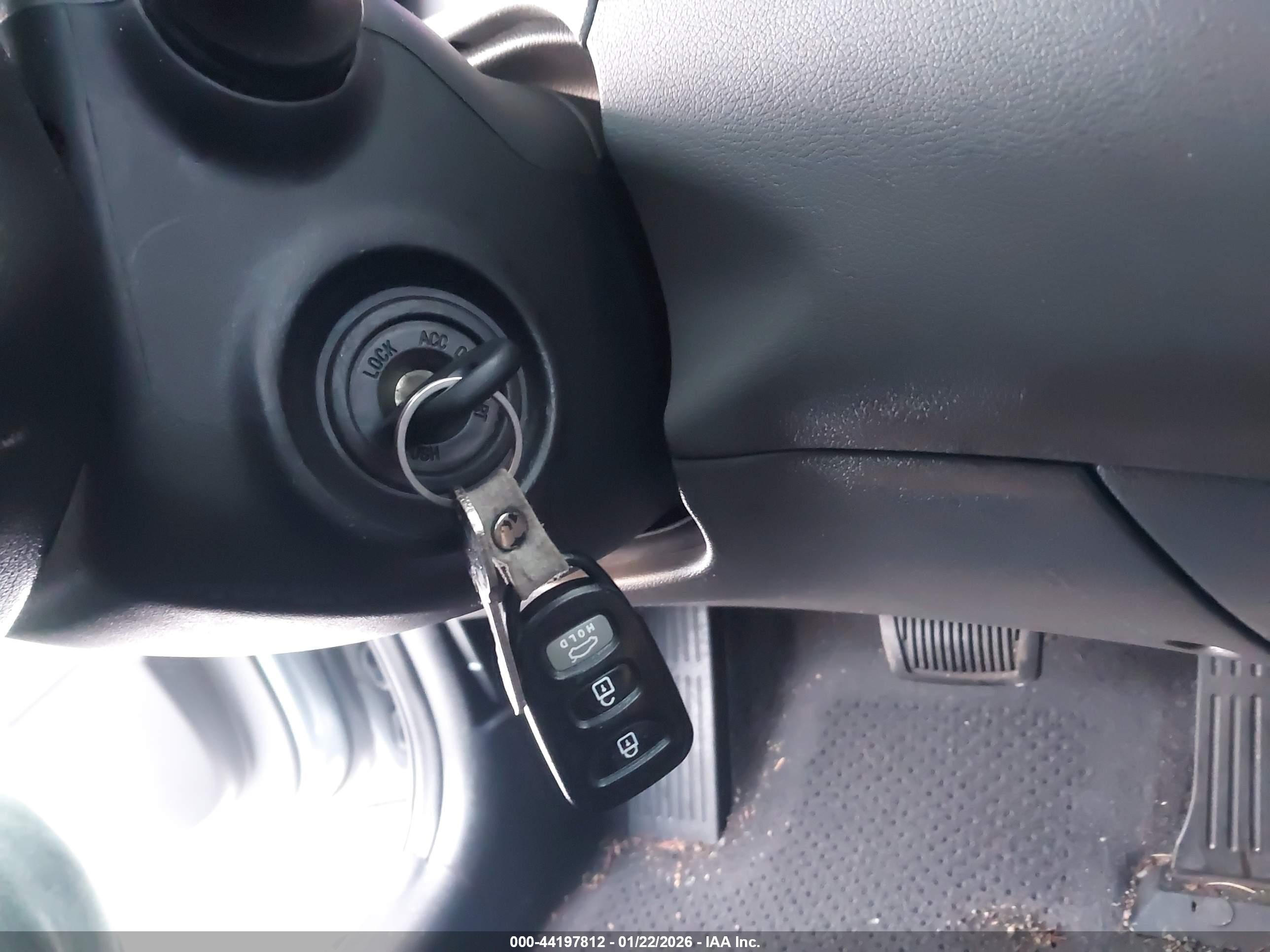 HYUNDAI ELANTRA image 11