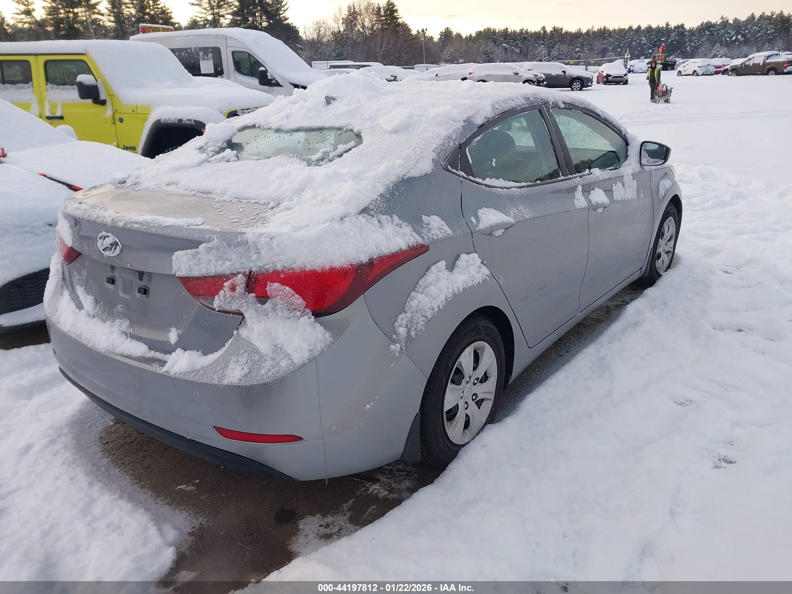 HYUNDAI ELANTRA image 4
