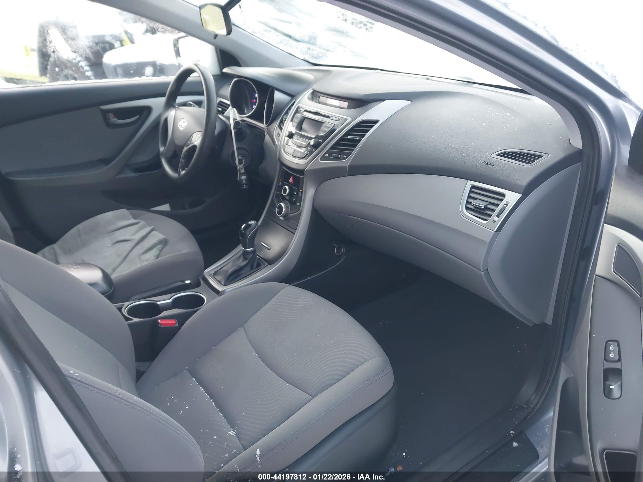 HYUNDAI ELANTRA image 5