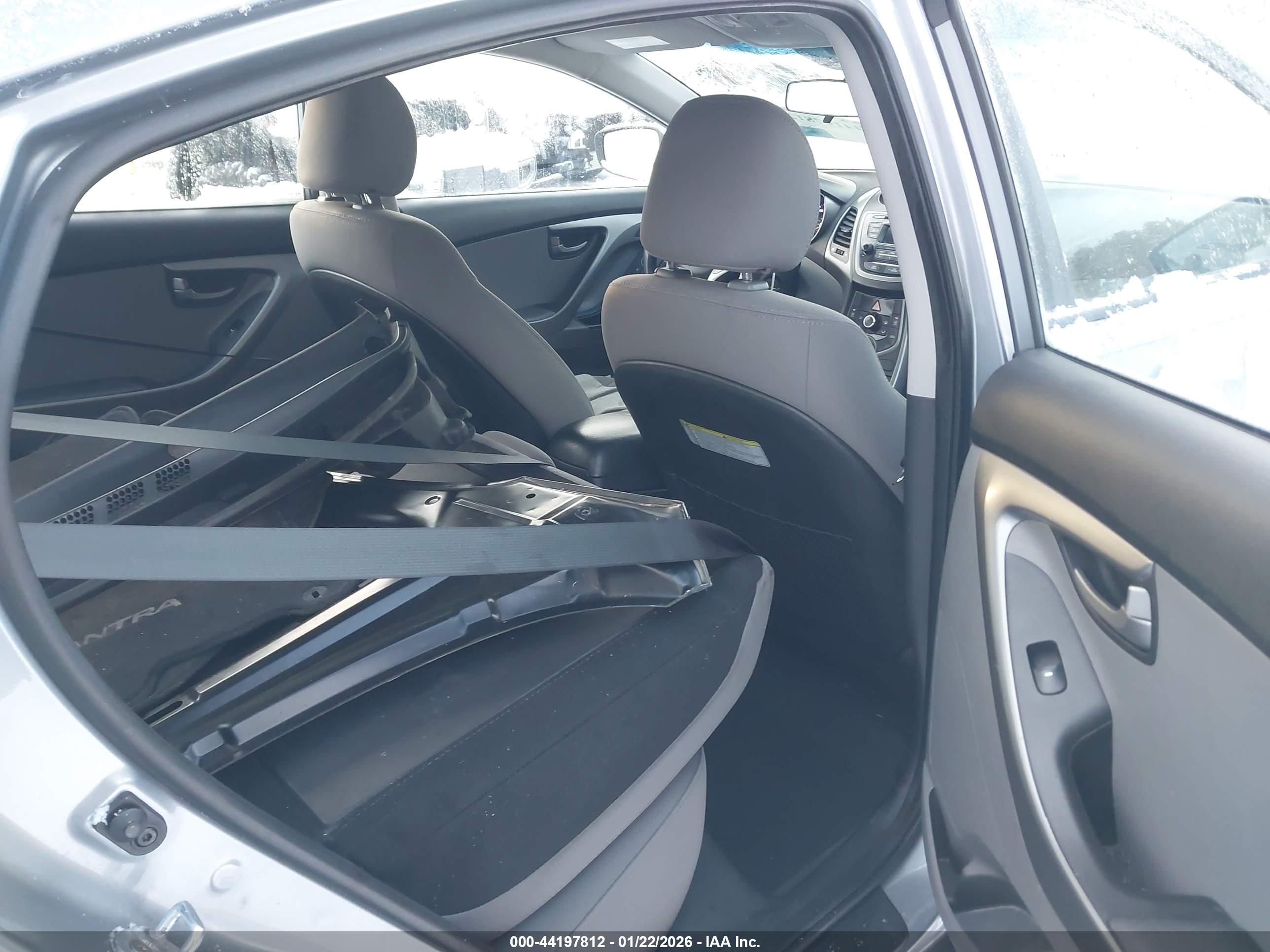 HYUNDAI ELANTRA image 8