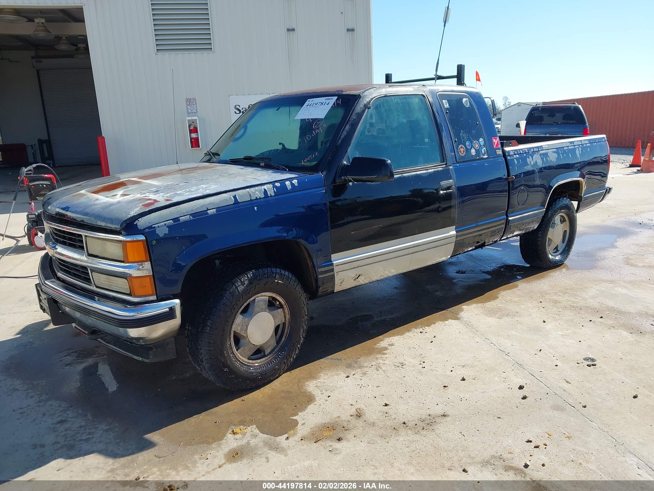 CHEVROLET GMT-400 image 2