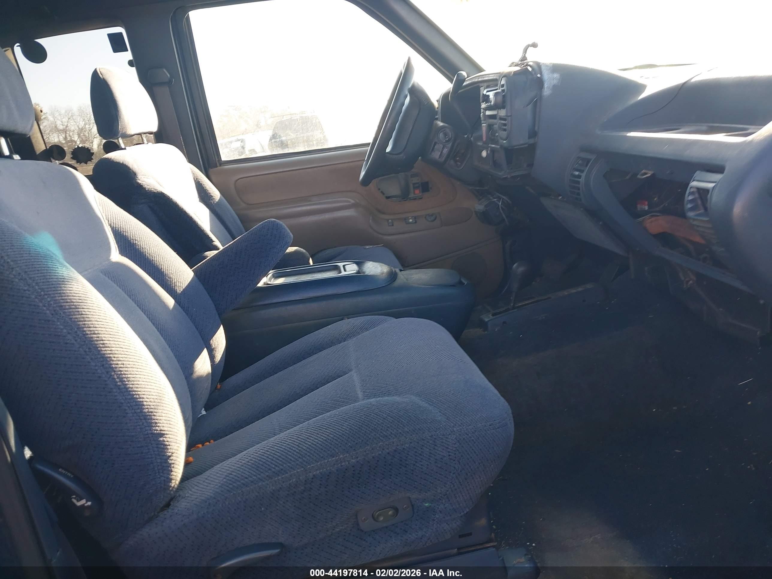 CHEVROLET GMT-400 image 5