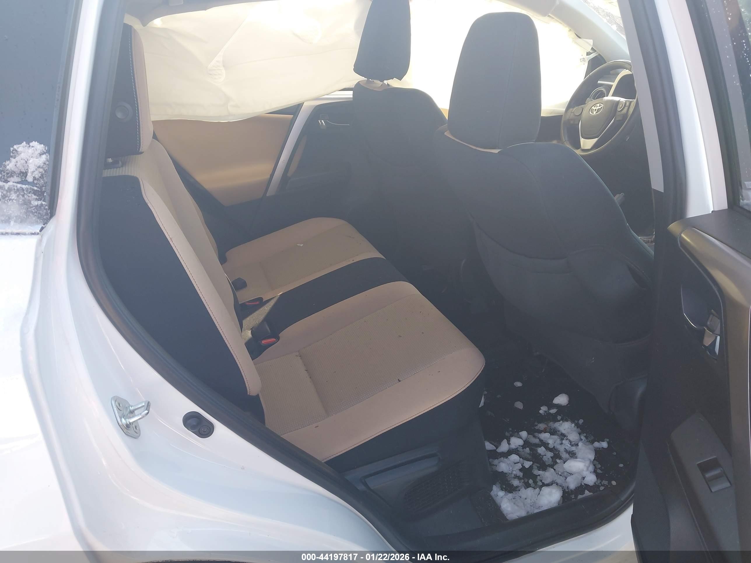 TOYOTA RAV4 image 8