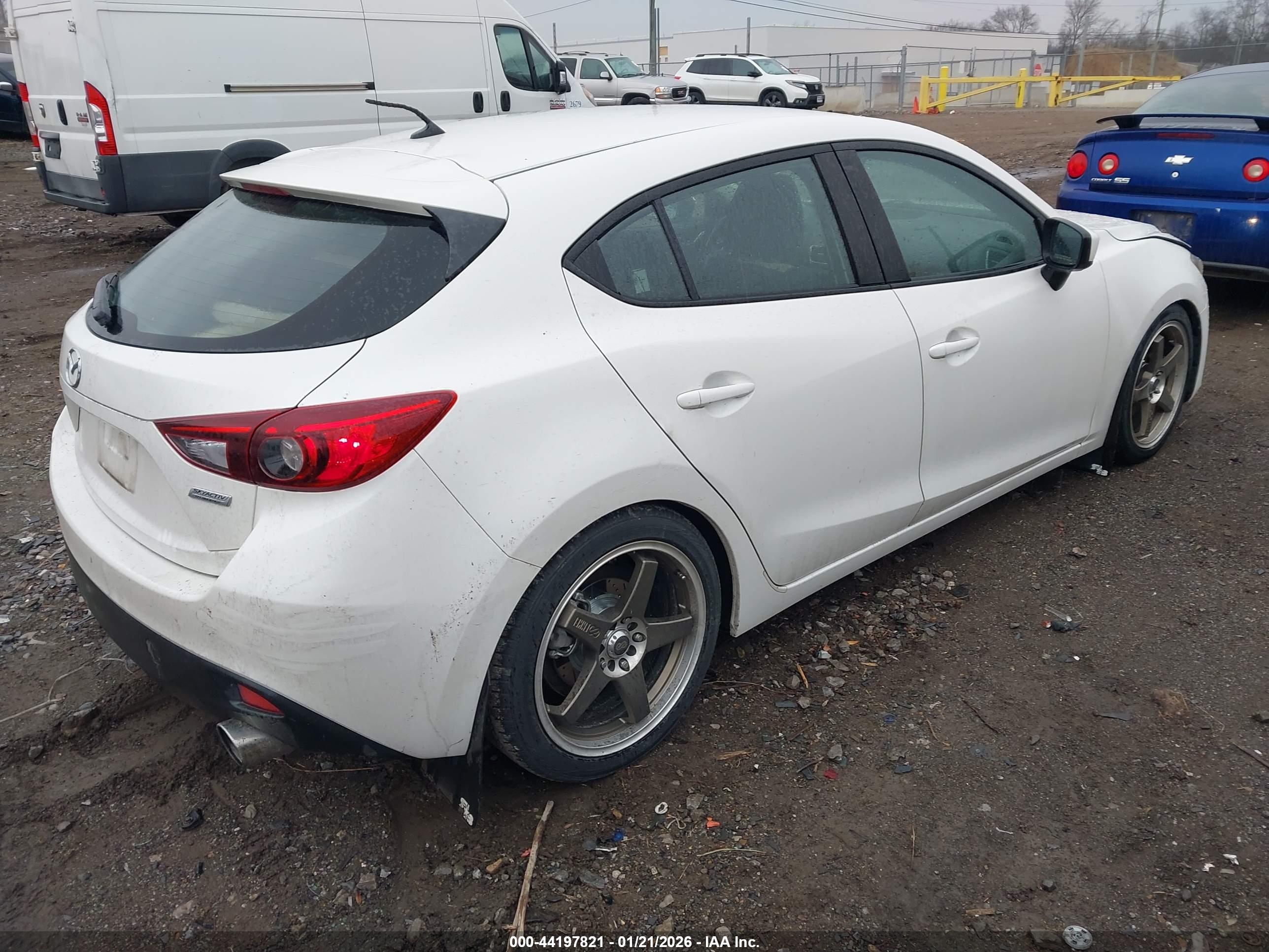 MAZDA MAZDA3 image 4