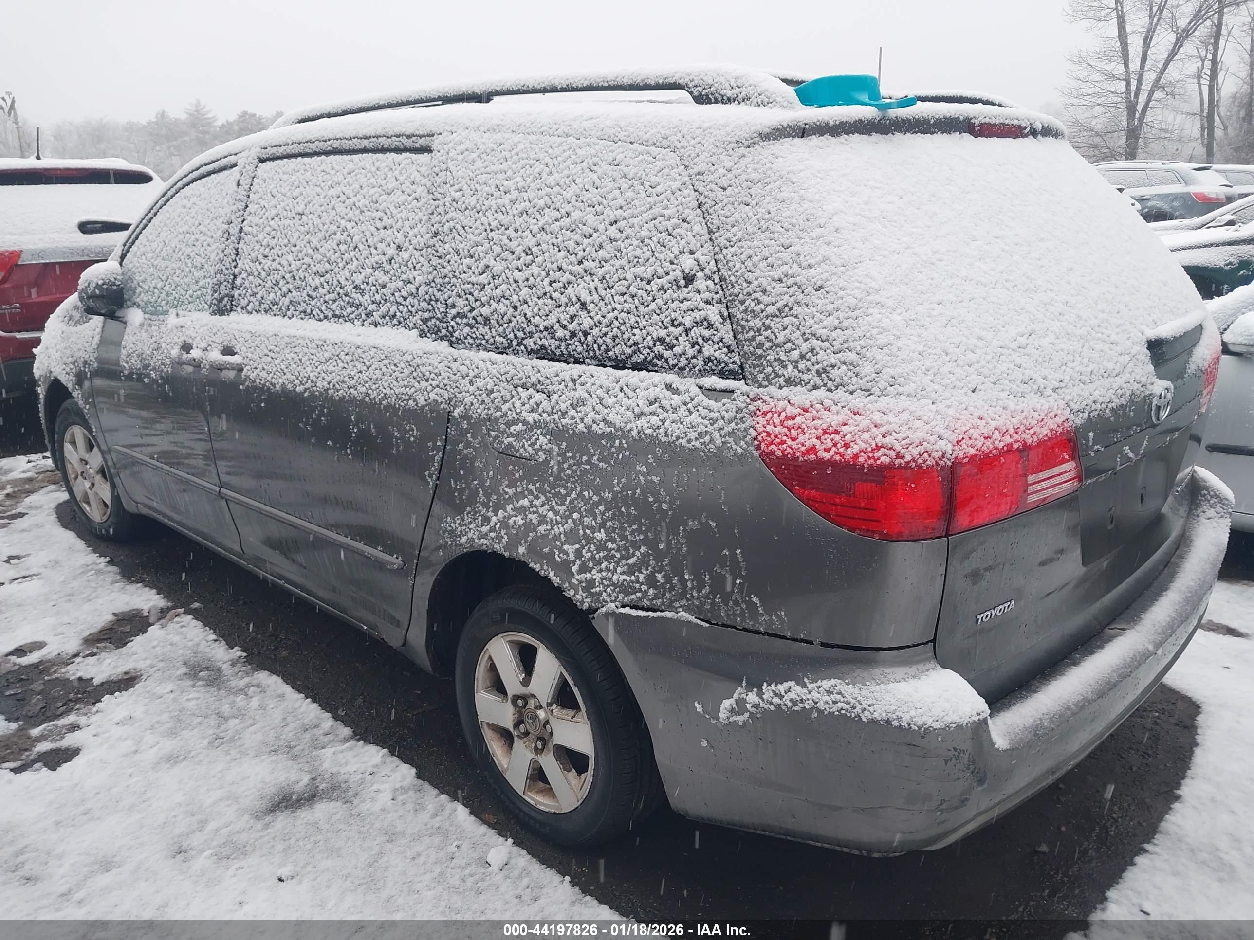 TOYOTA SIENNA image 3