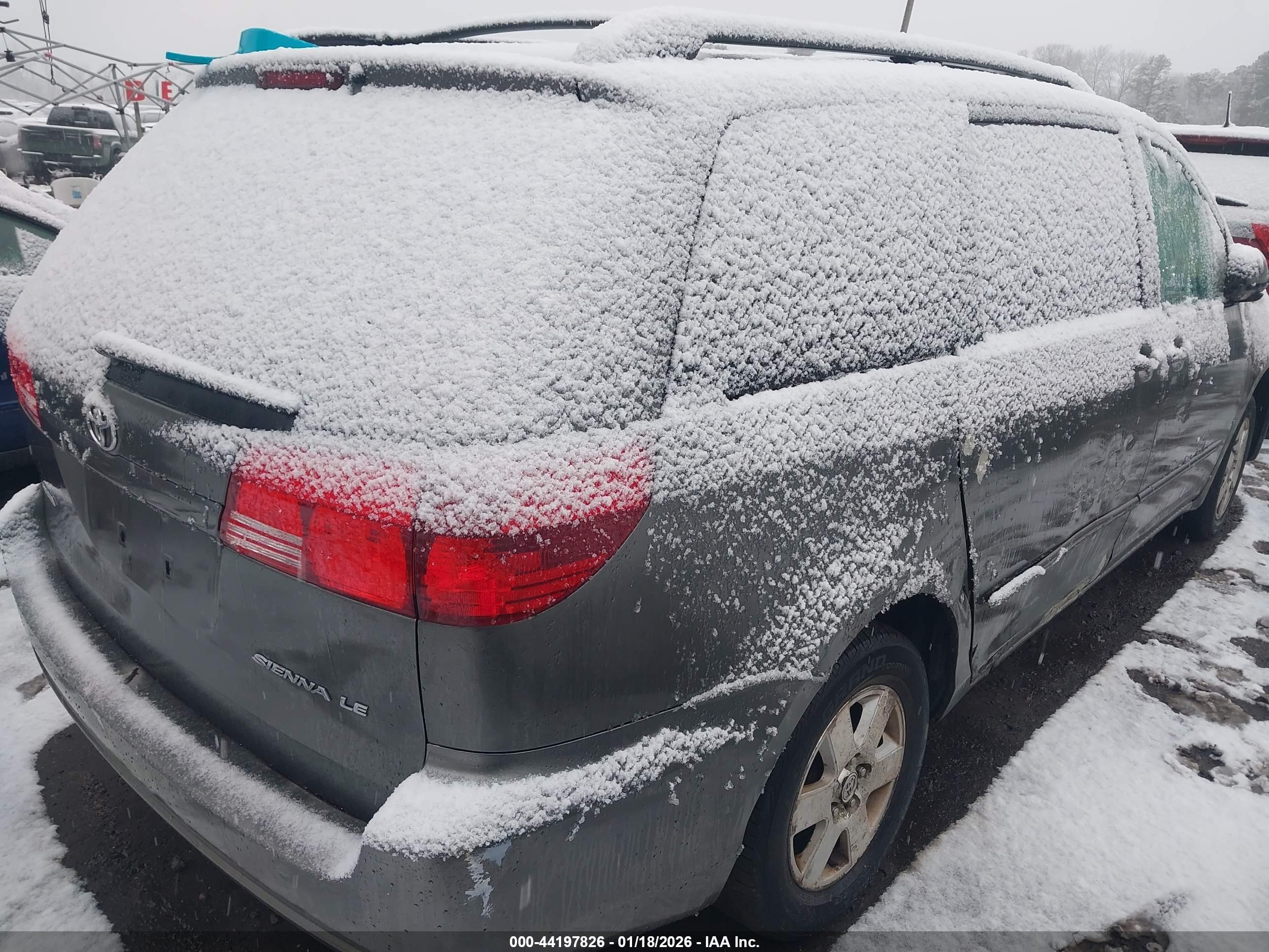 TOYOTA SIENNA image 4