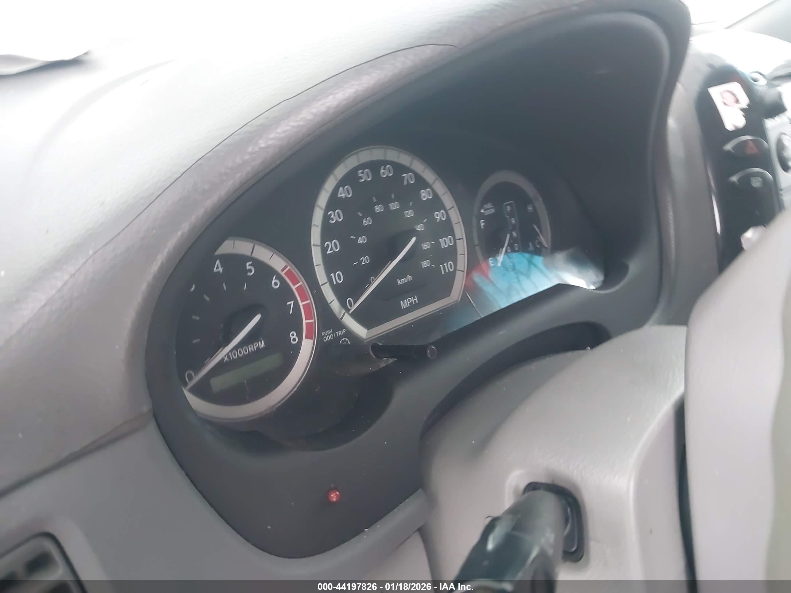 TOYOTA SIENNA image 7