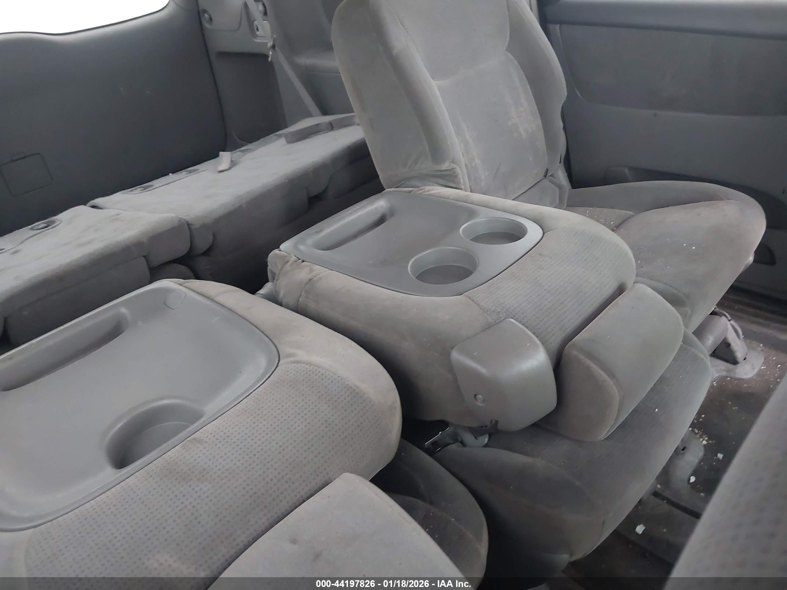TOYOTA SIENNA image 8