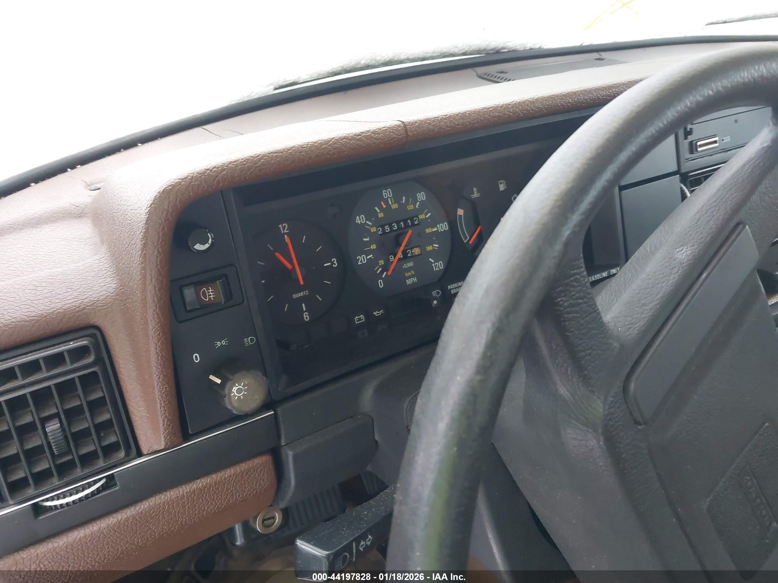 VOLVO 244 image 7