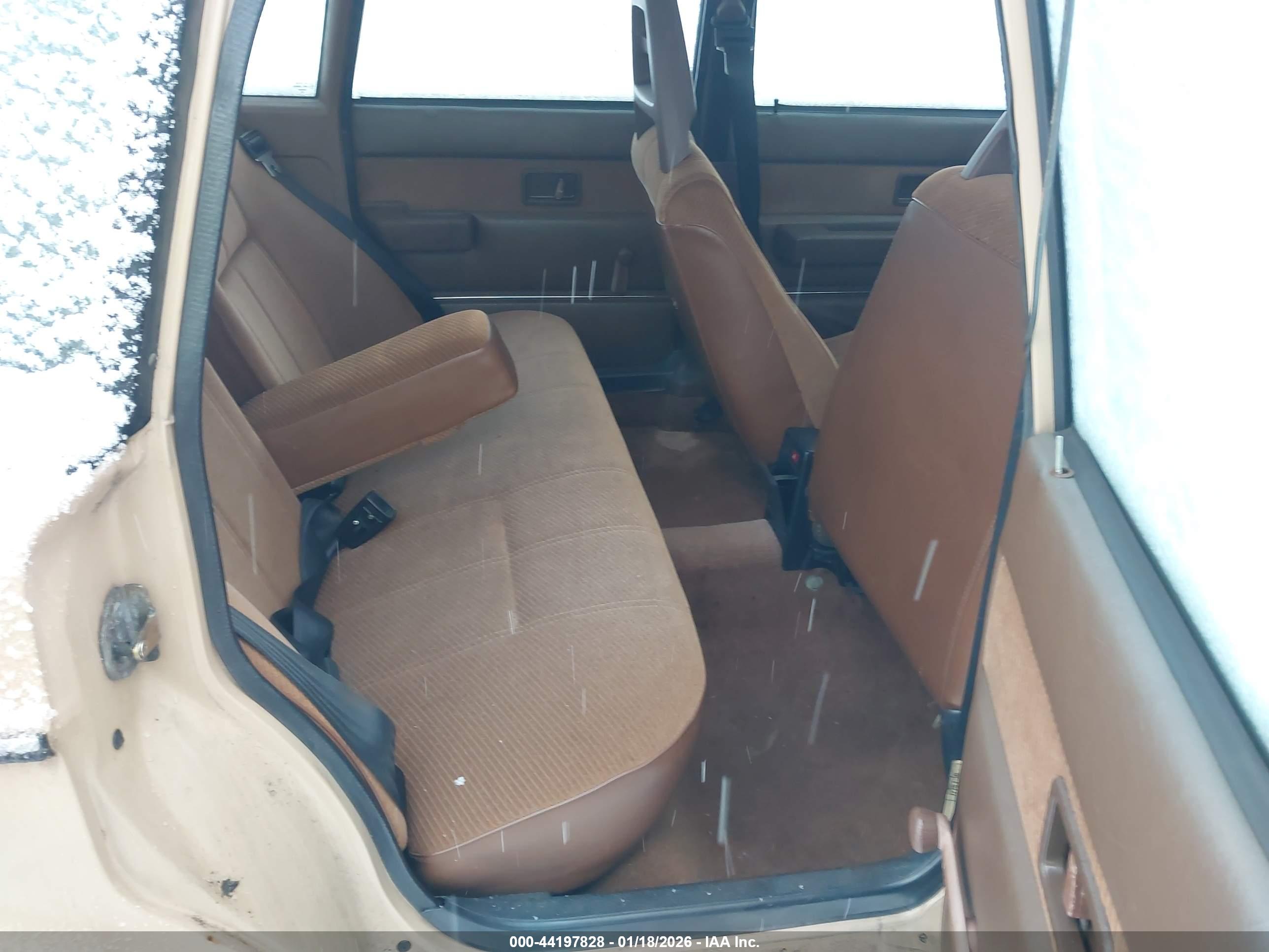 VOLVO 244 image 8