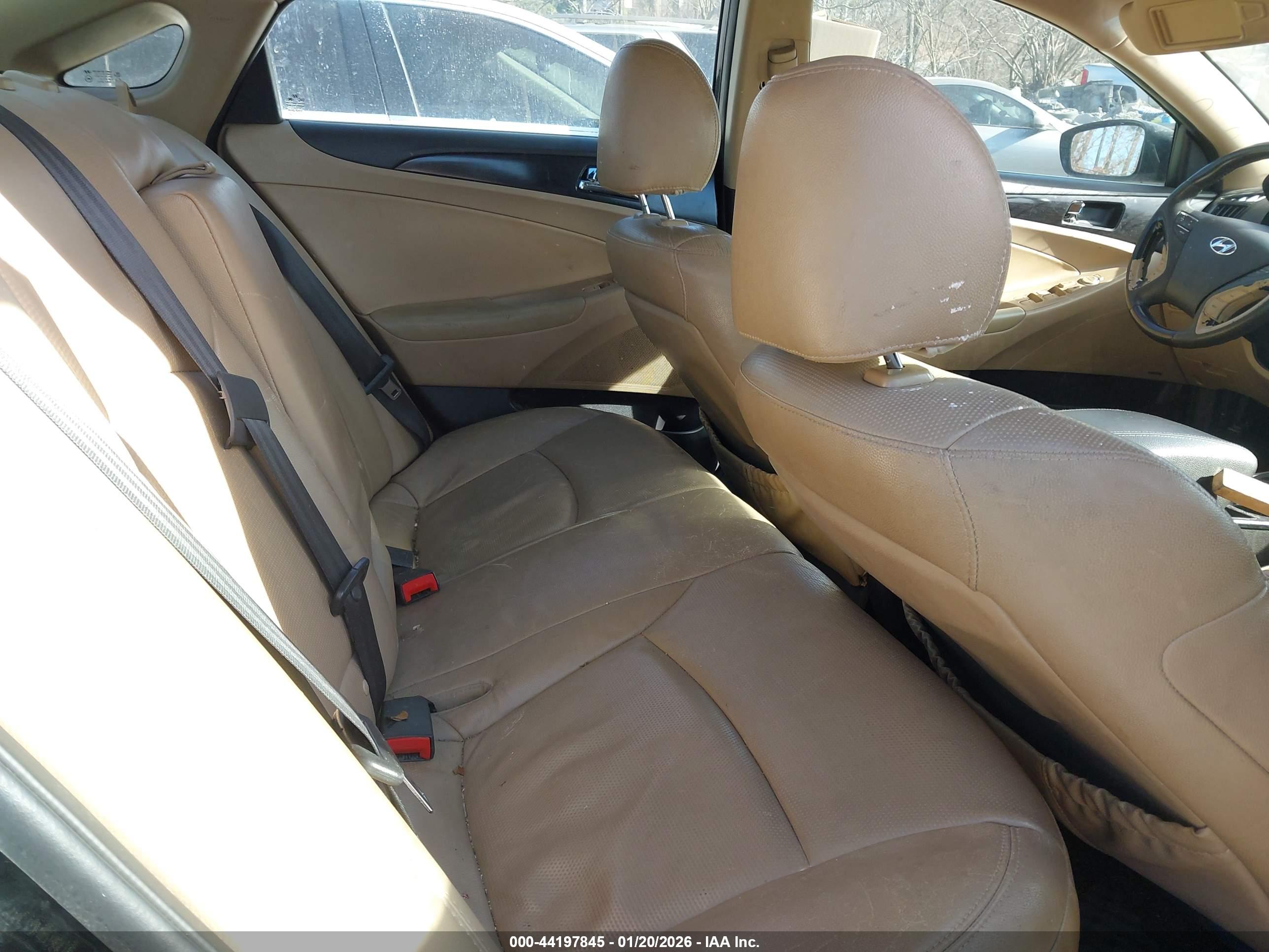 HYUNDAI SONATA image 8