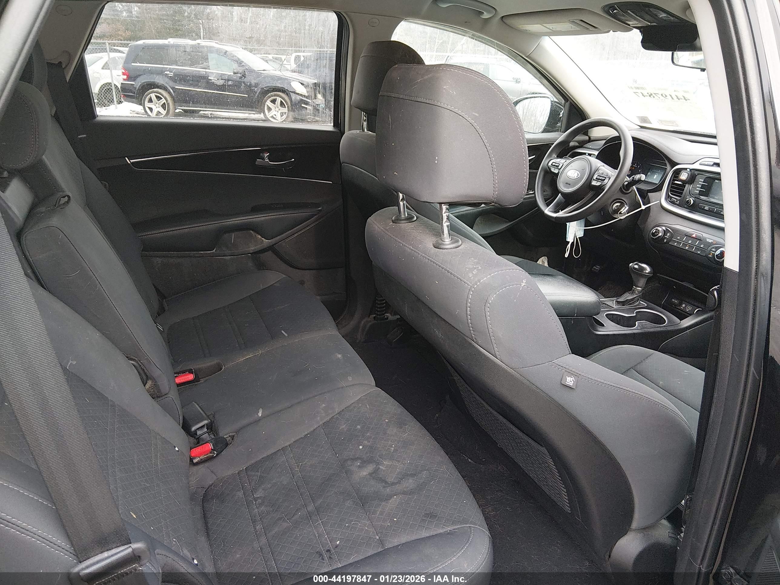 KIA SORENTO image 8