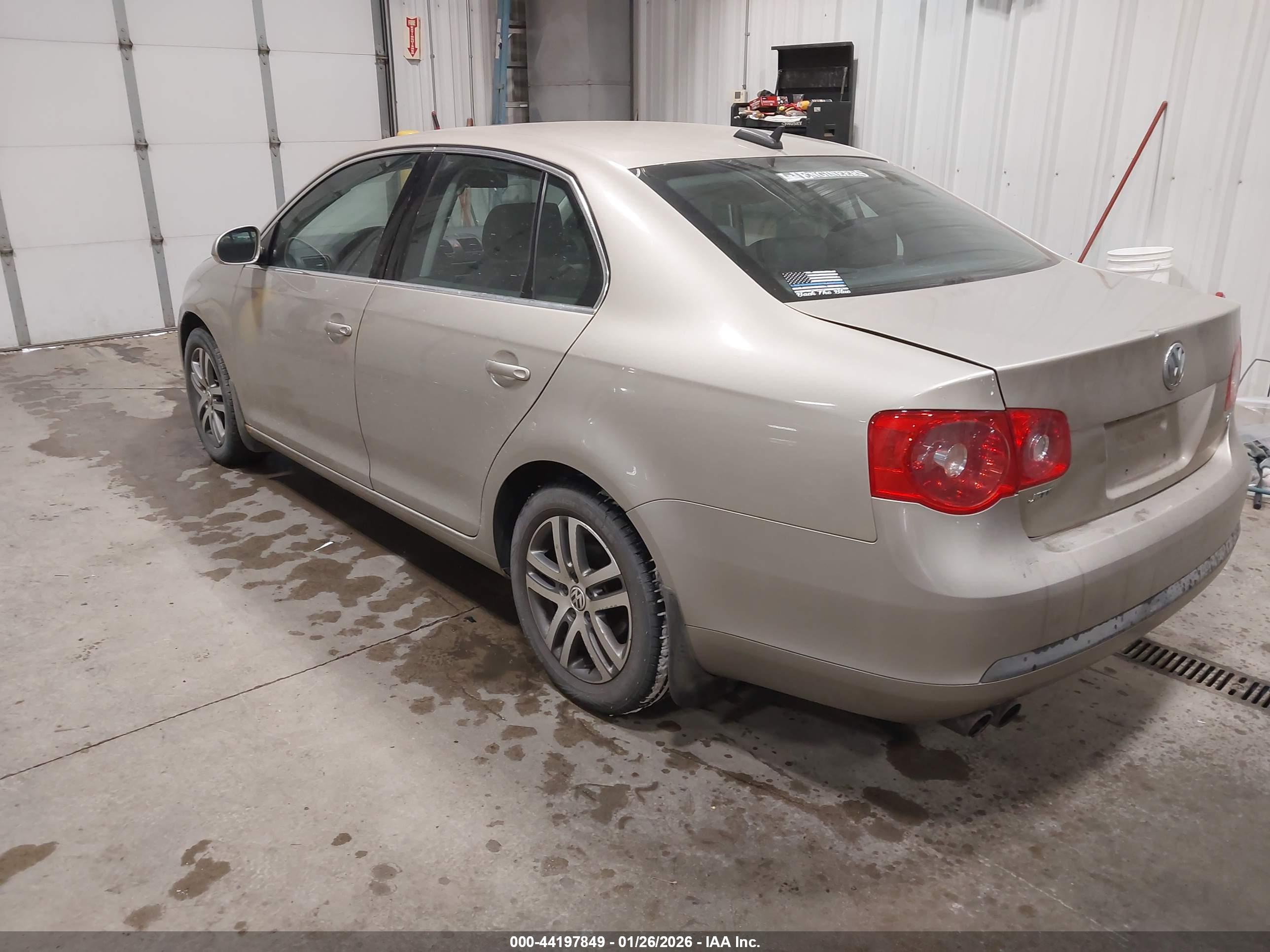 VOLKSWAGEN JETTA image 3