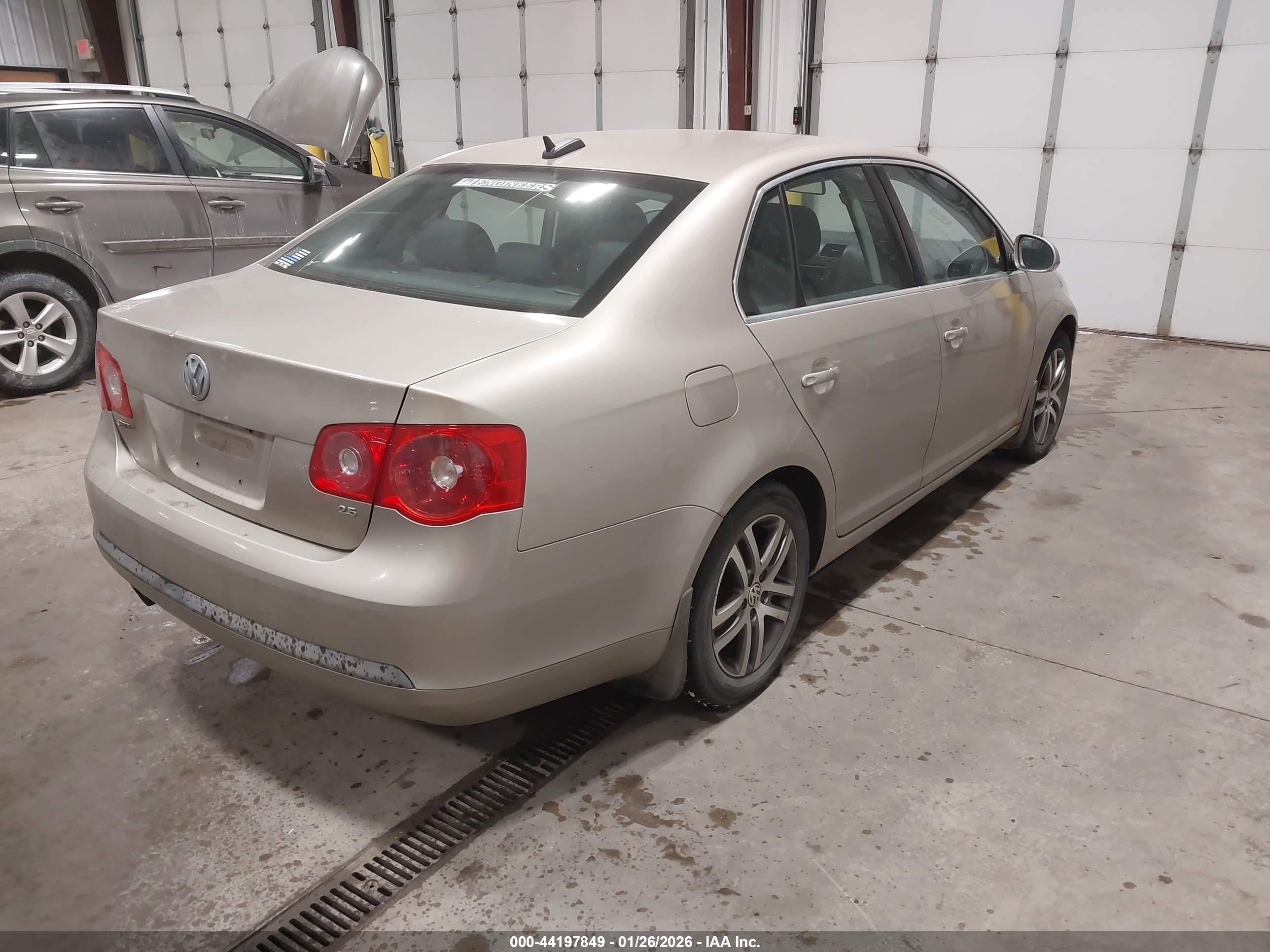 VOLKSWAGEN JETTA image 4