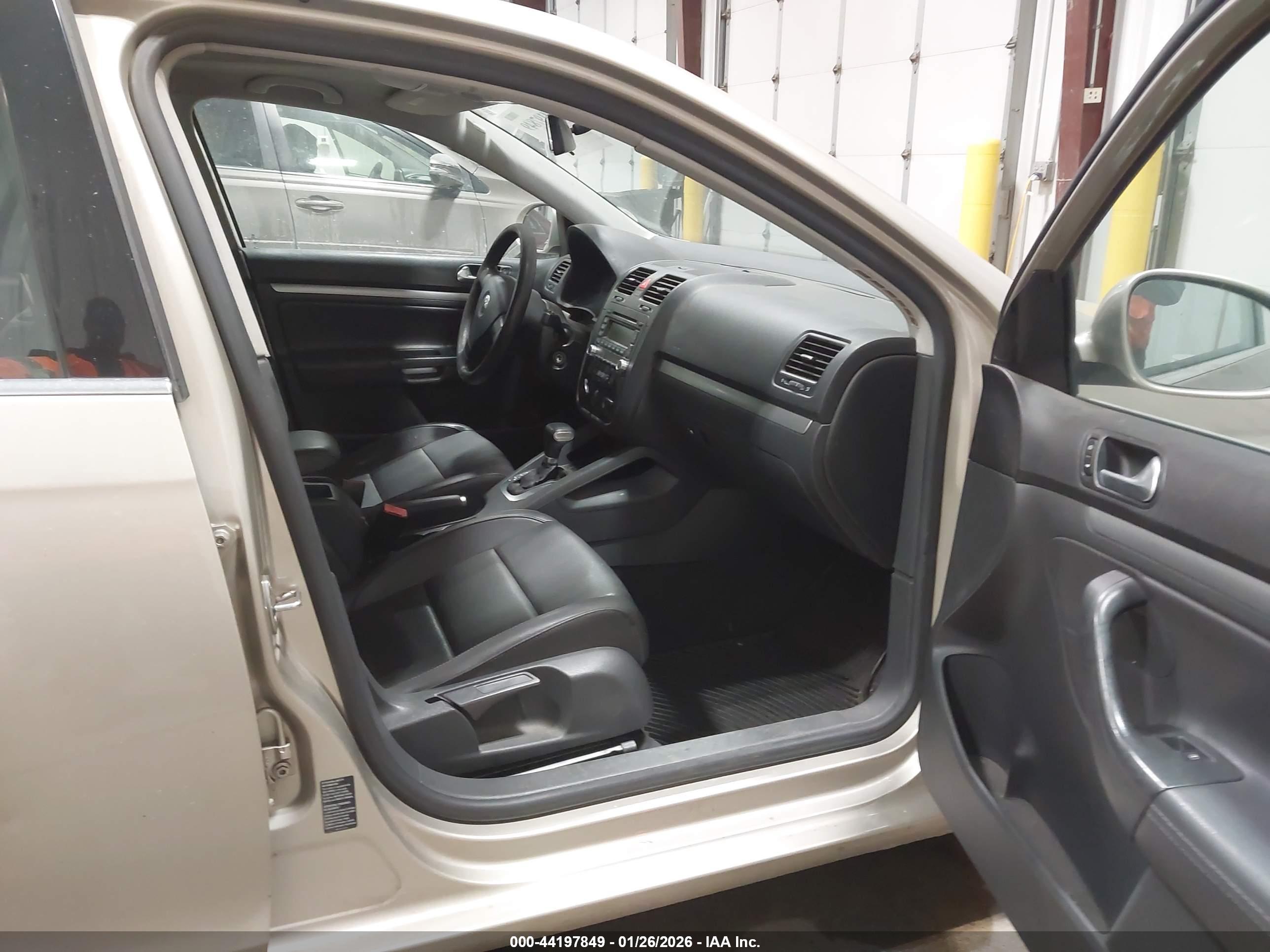 VOLKSWAGEN JETTA image 5