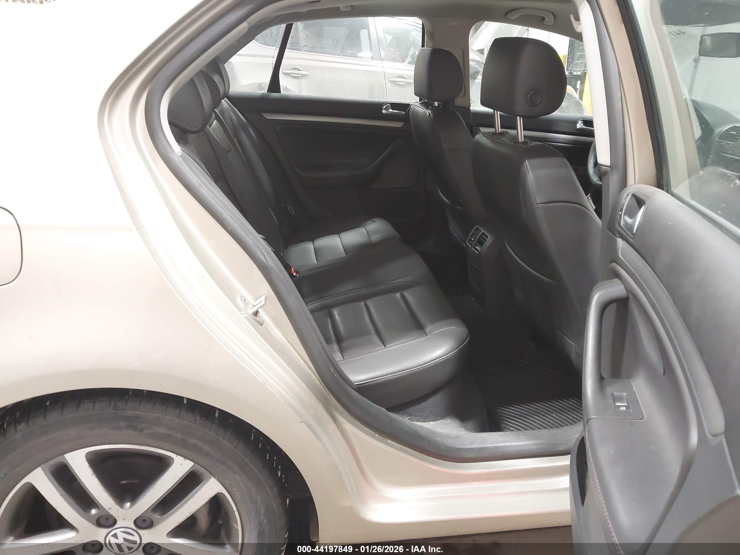 VOLKSWAGEN JETTA image 8