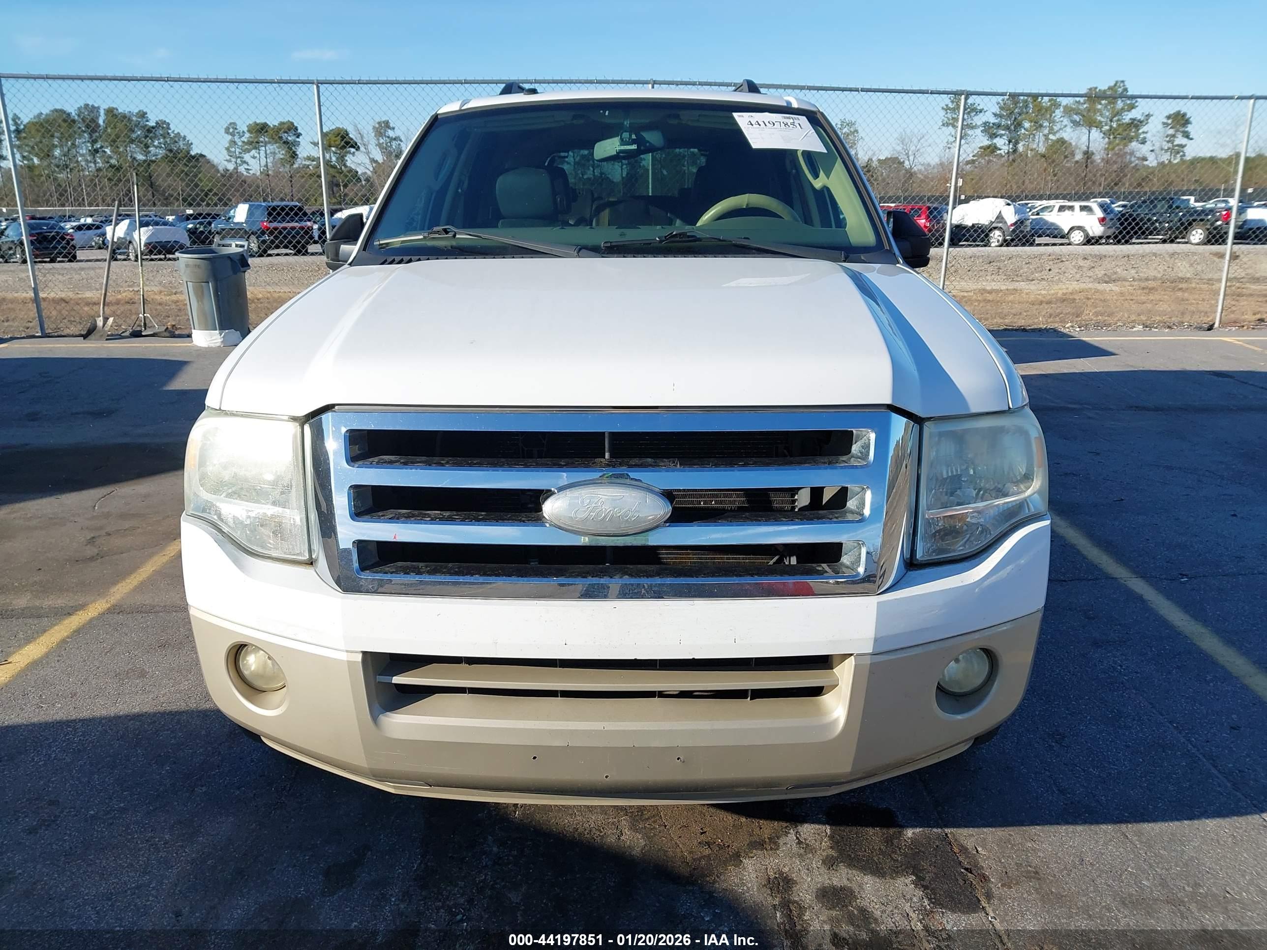 FORD EXPEDITION image 6