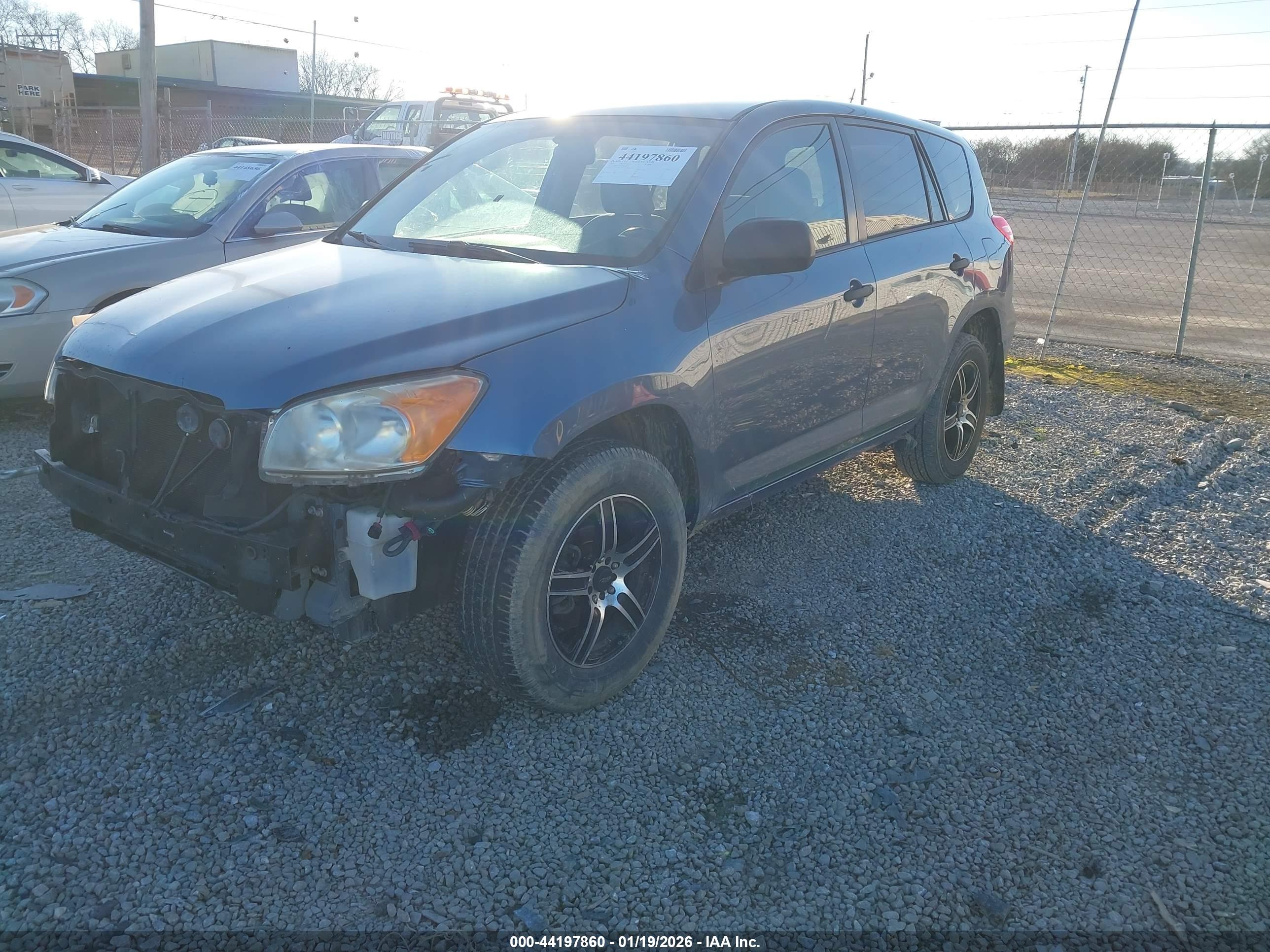 TOYOTA RAV4 image 2