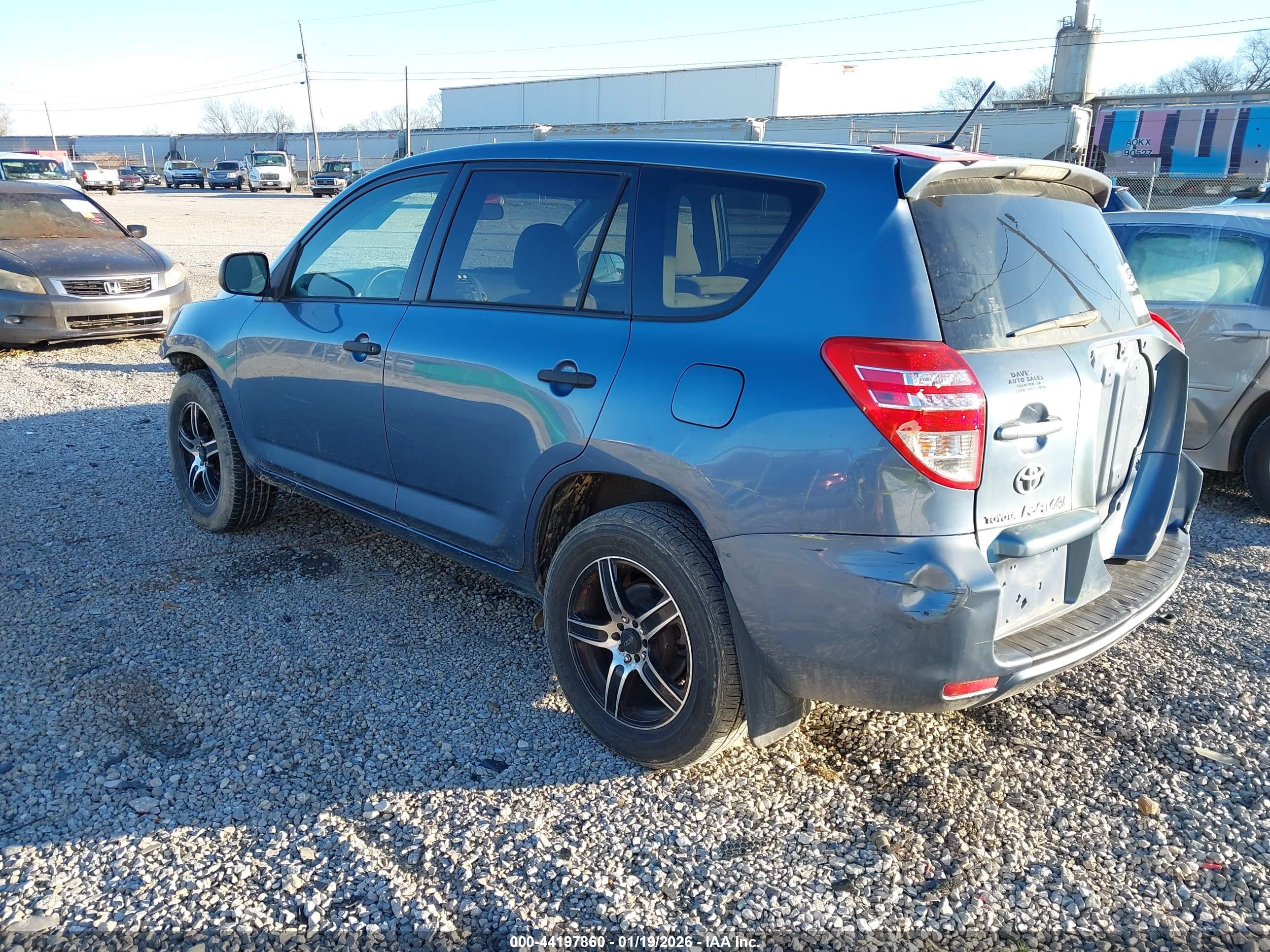 TOYOTA RAV4 image 3
