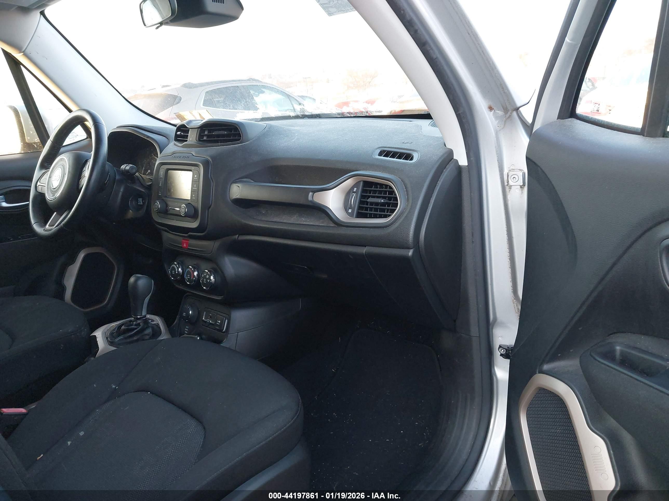 JEEP RENEGADE image 5