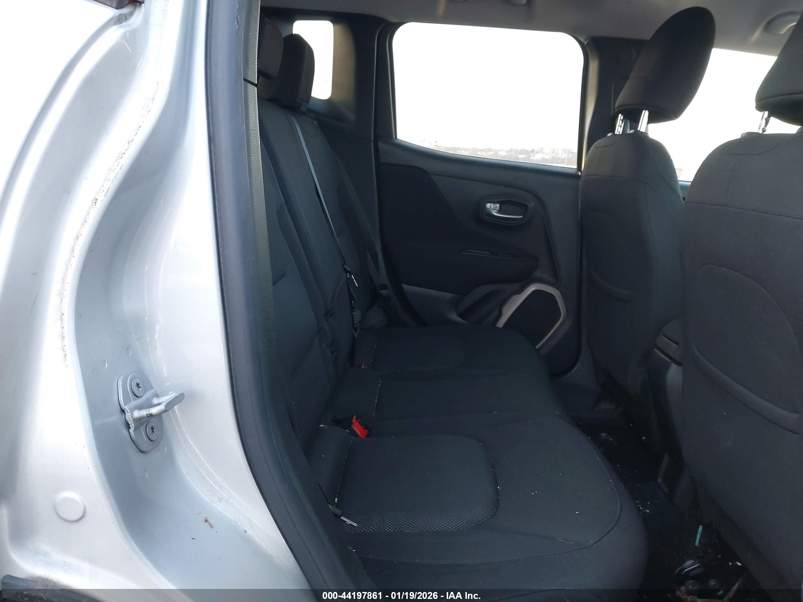 JEEP RENEGADE image 8
