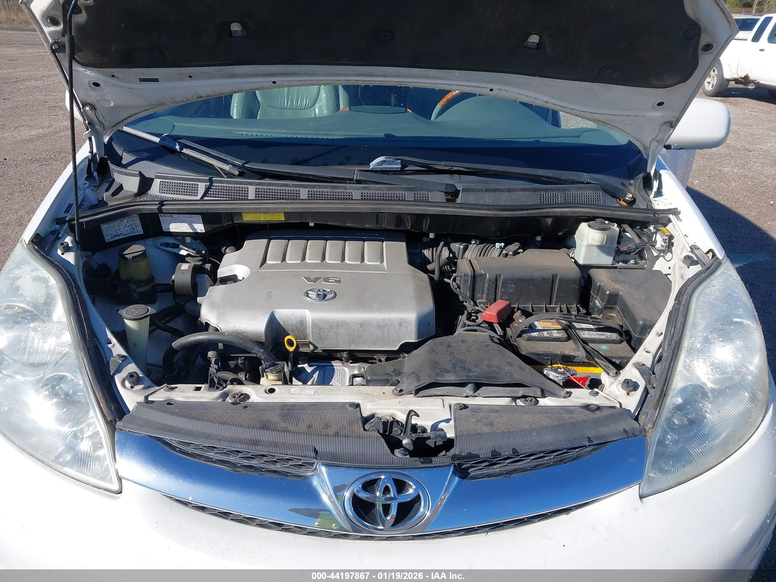 TOYOTA SIENNA image 10