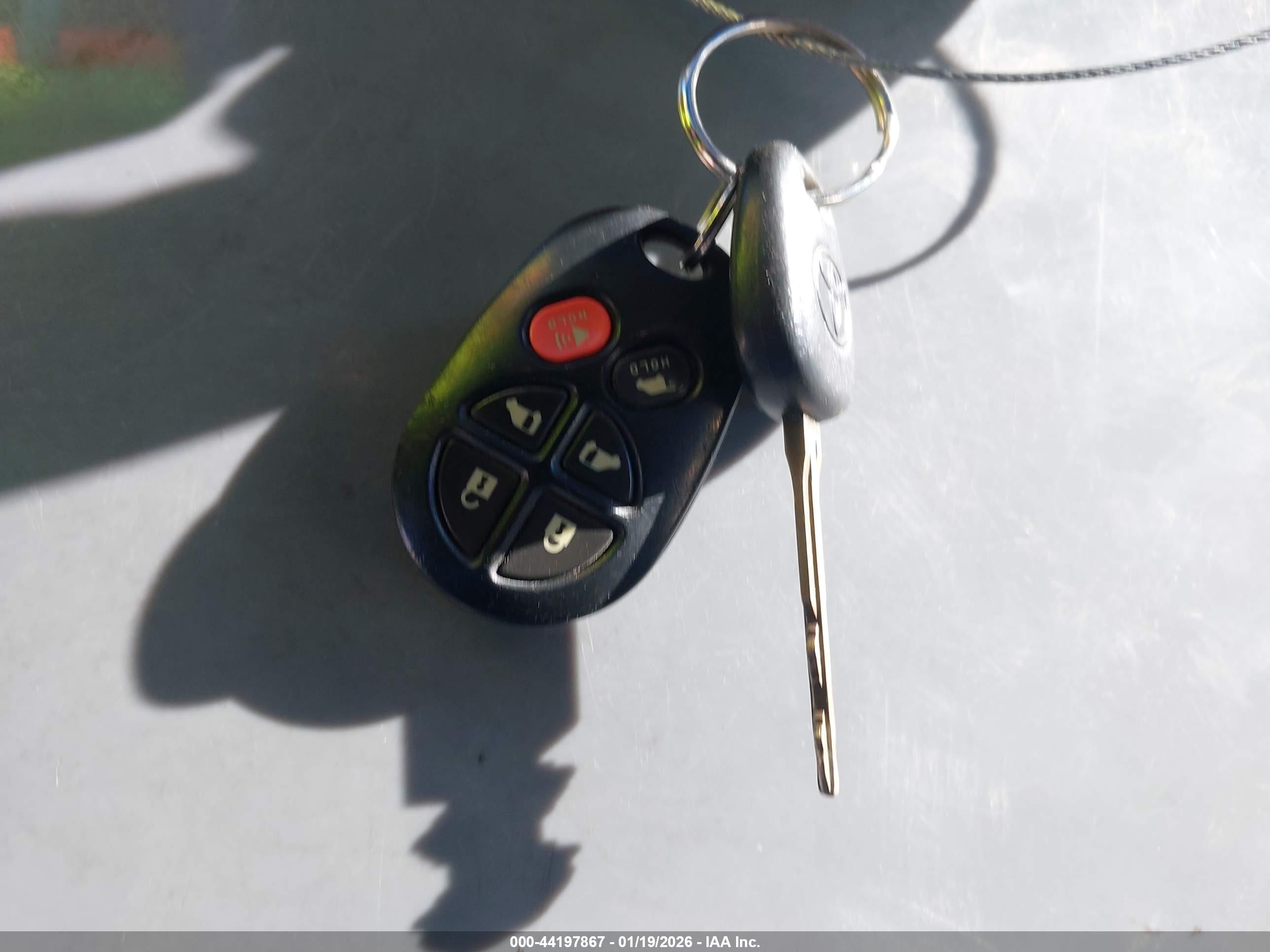 TOYOTA SIENNA image 11