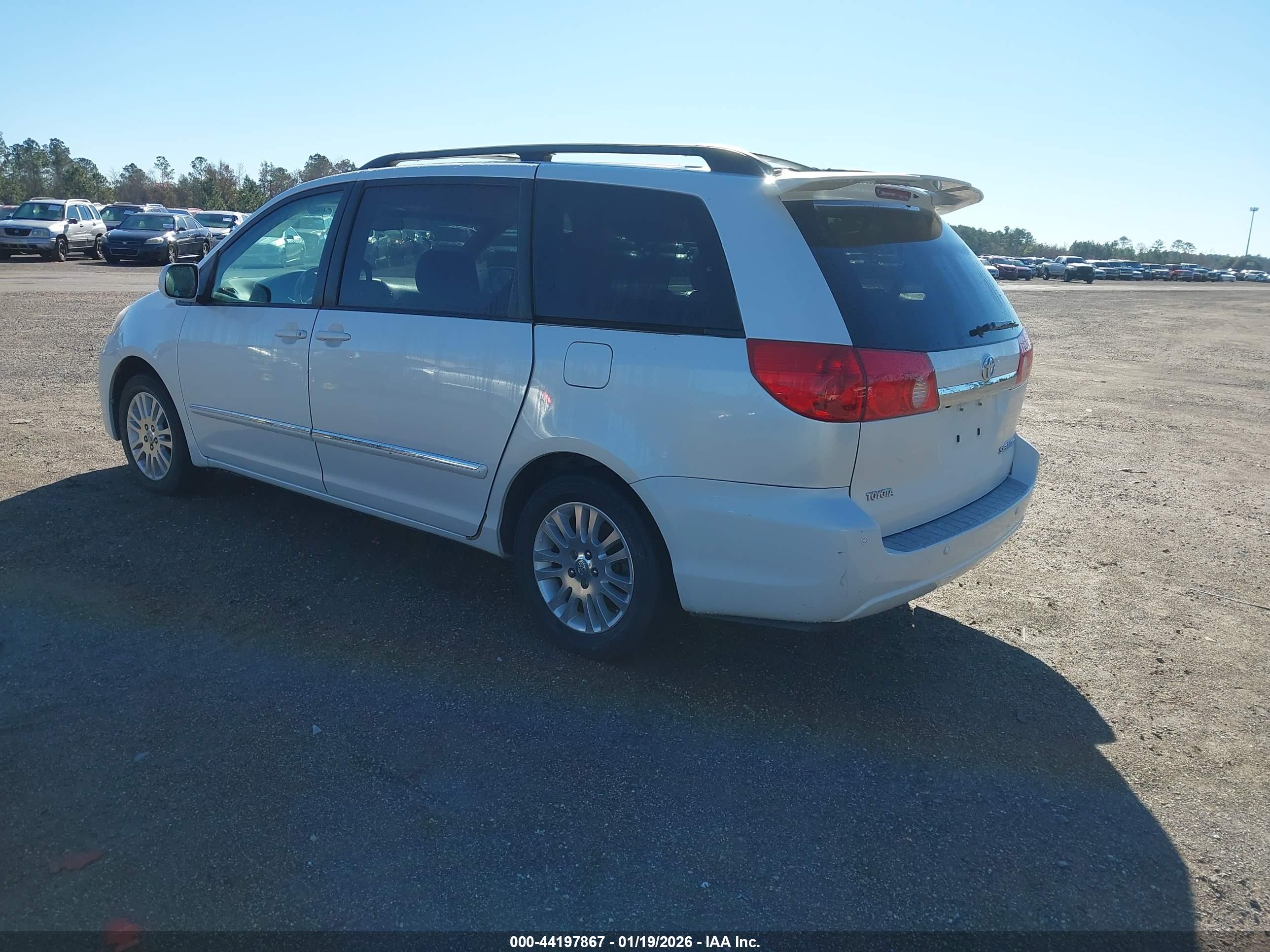TOYOTA SIENNA image 3
