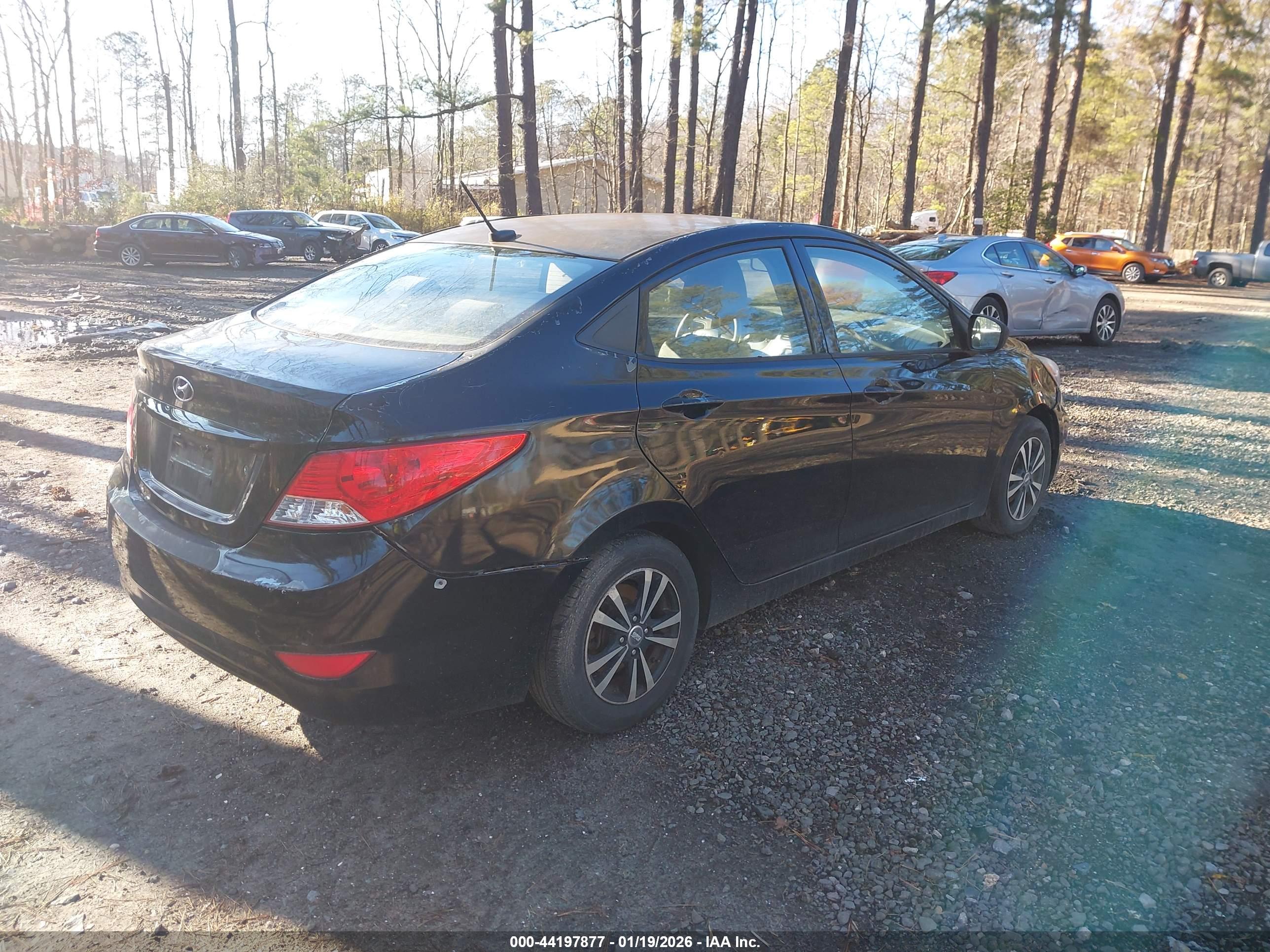 HYUNDAI ACCENT image 4