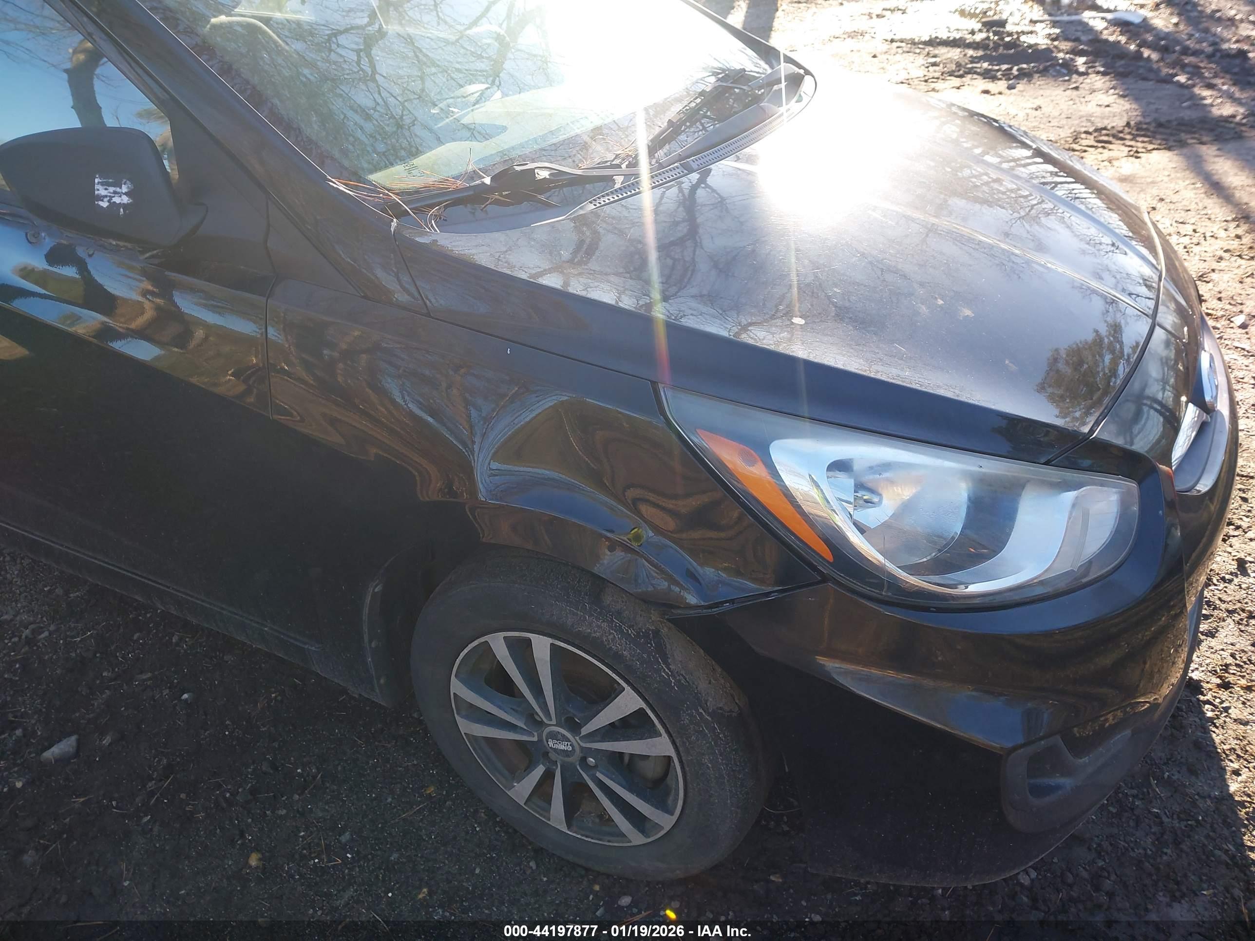 HYUNDAI ACCENT image 6