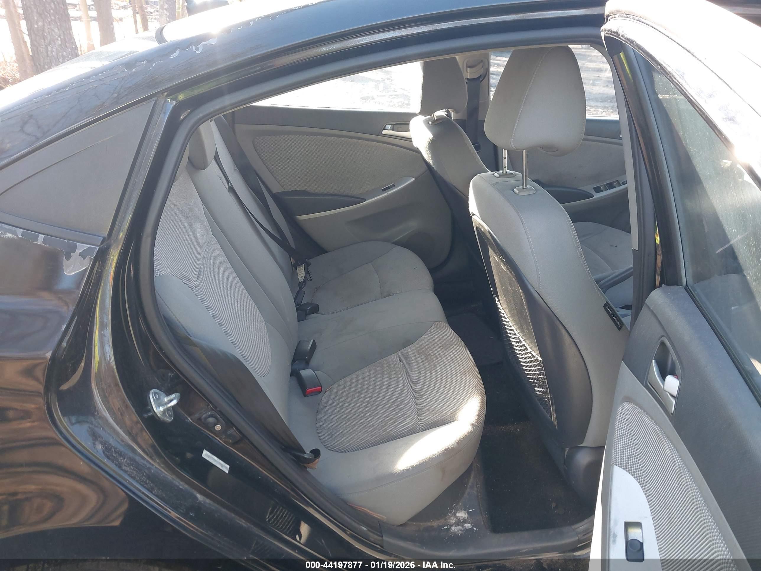 HYUNDAI ACCENT image 8
