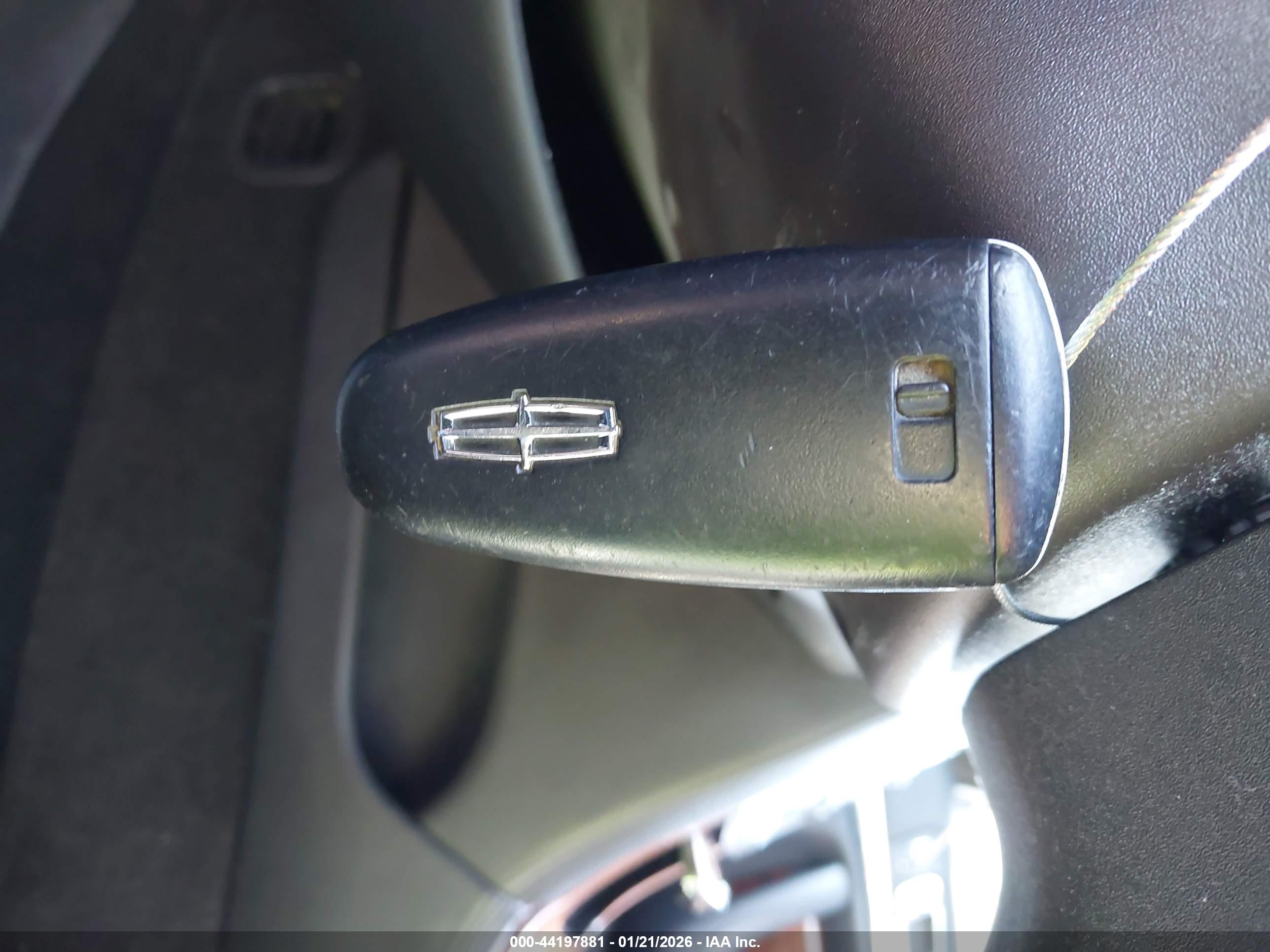 LINCOLN MKS image 11