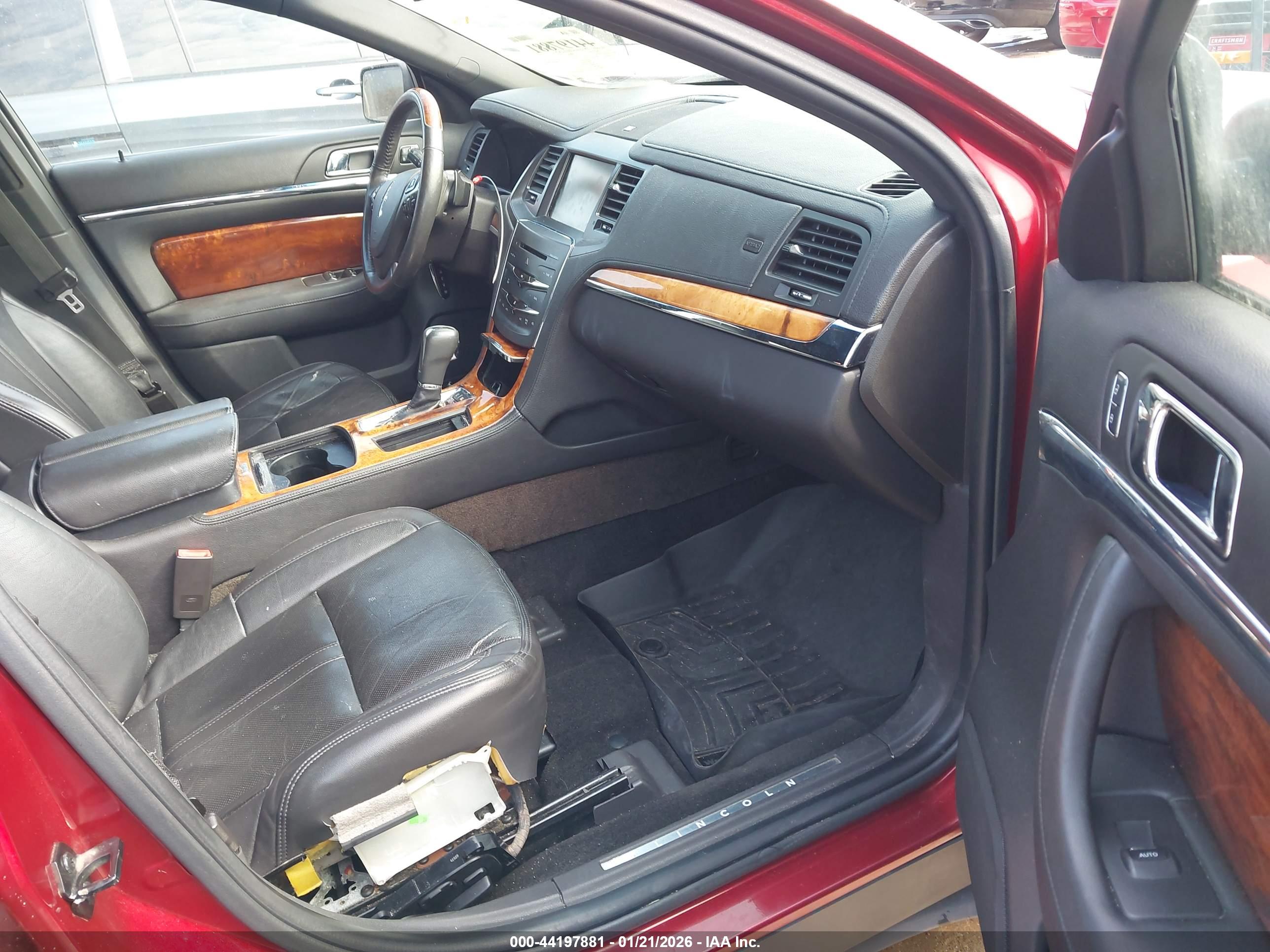 LINCOLN MKS image 5