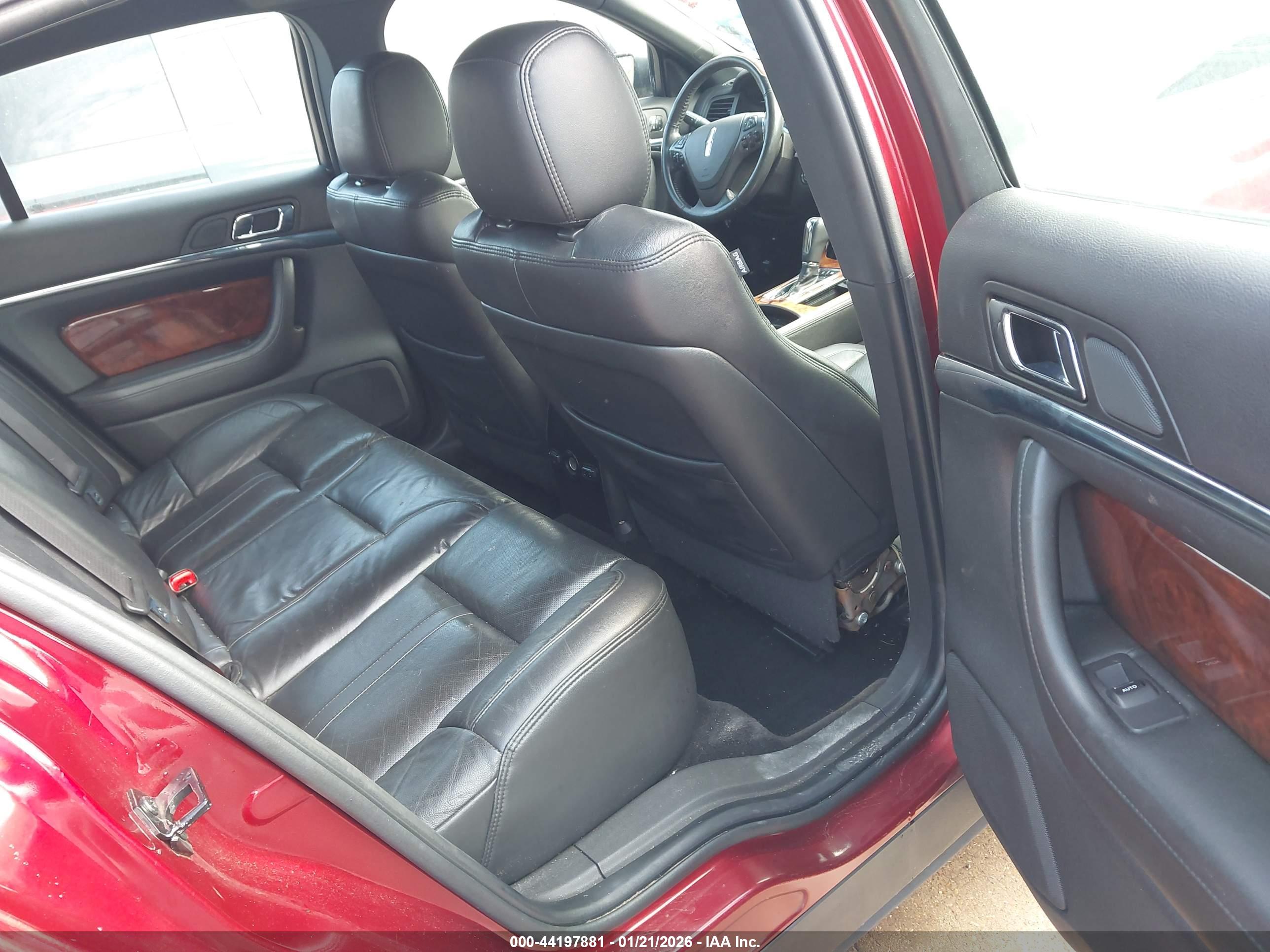 LINCOLN MKS image 8
