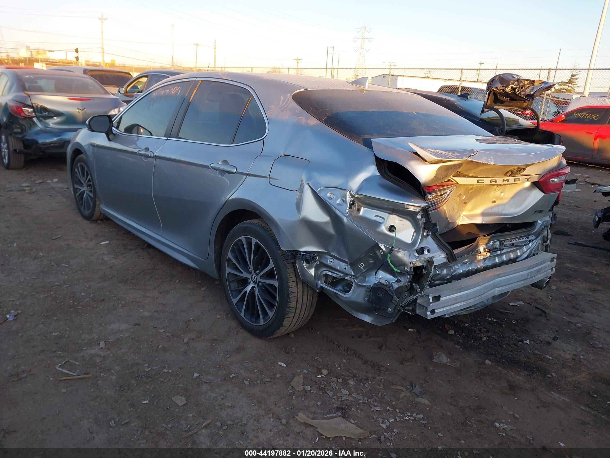 TOYOTA CAMRY image 3