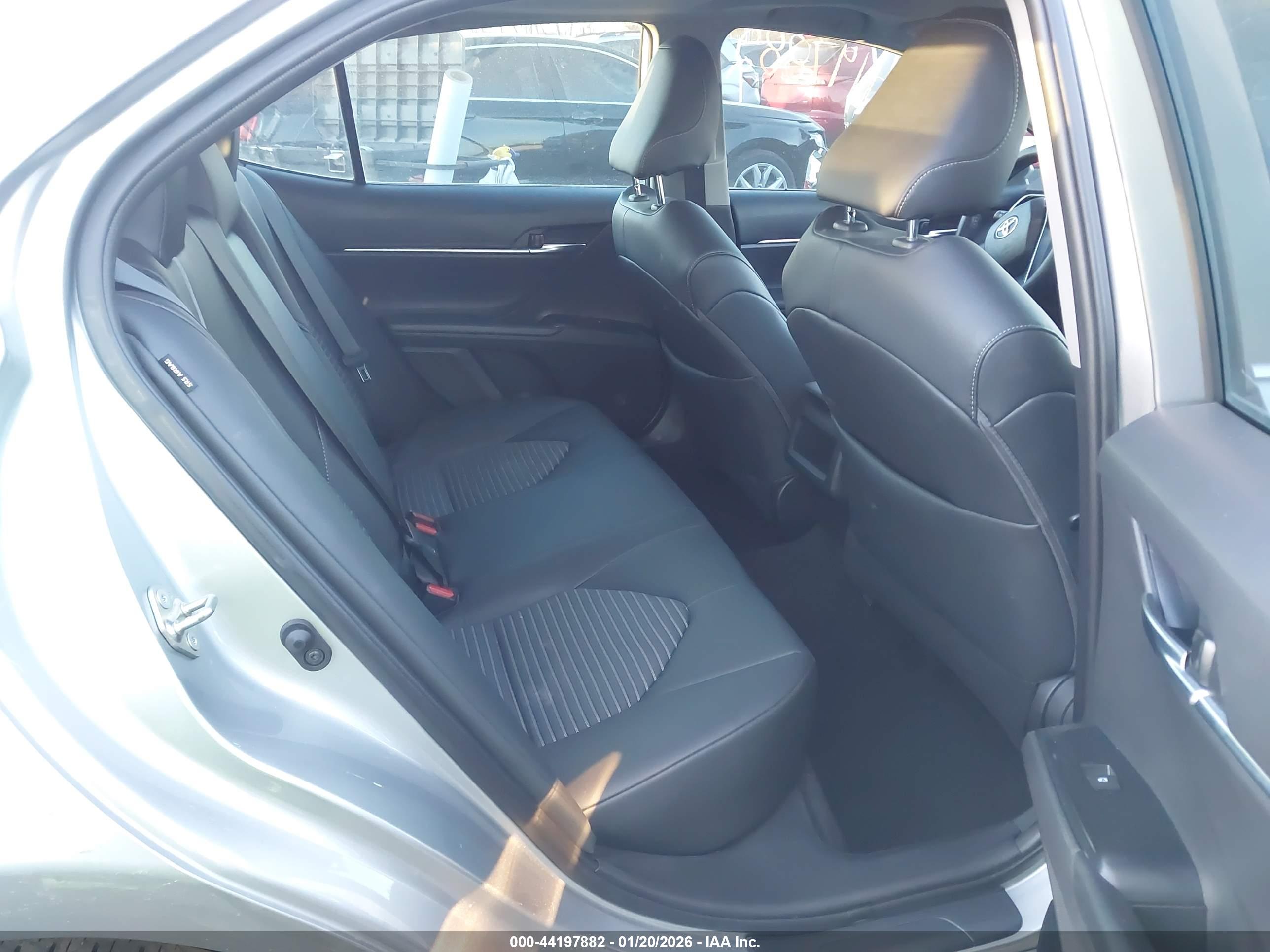 TOYOTA CAMRY image 8