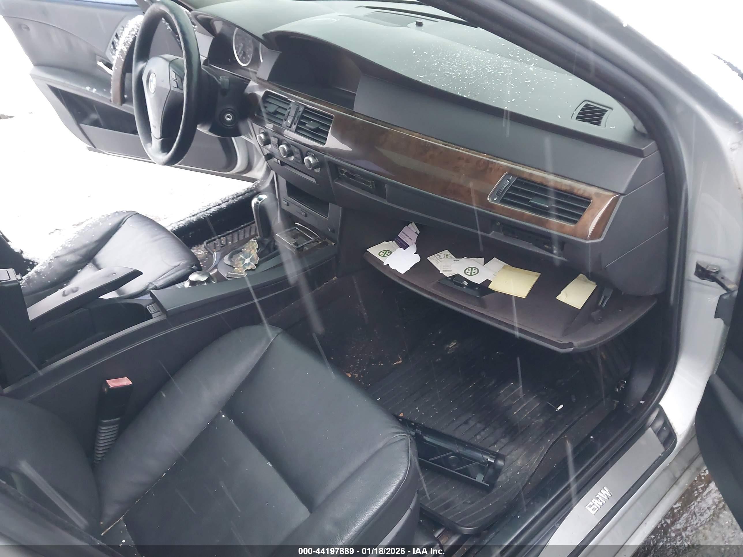BMW 525I image 5