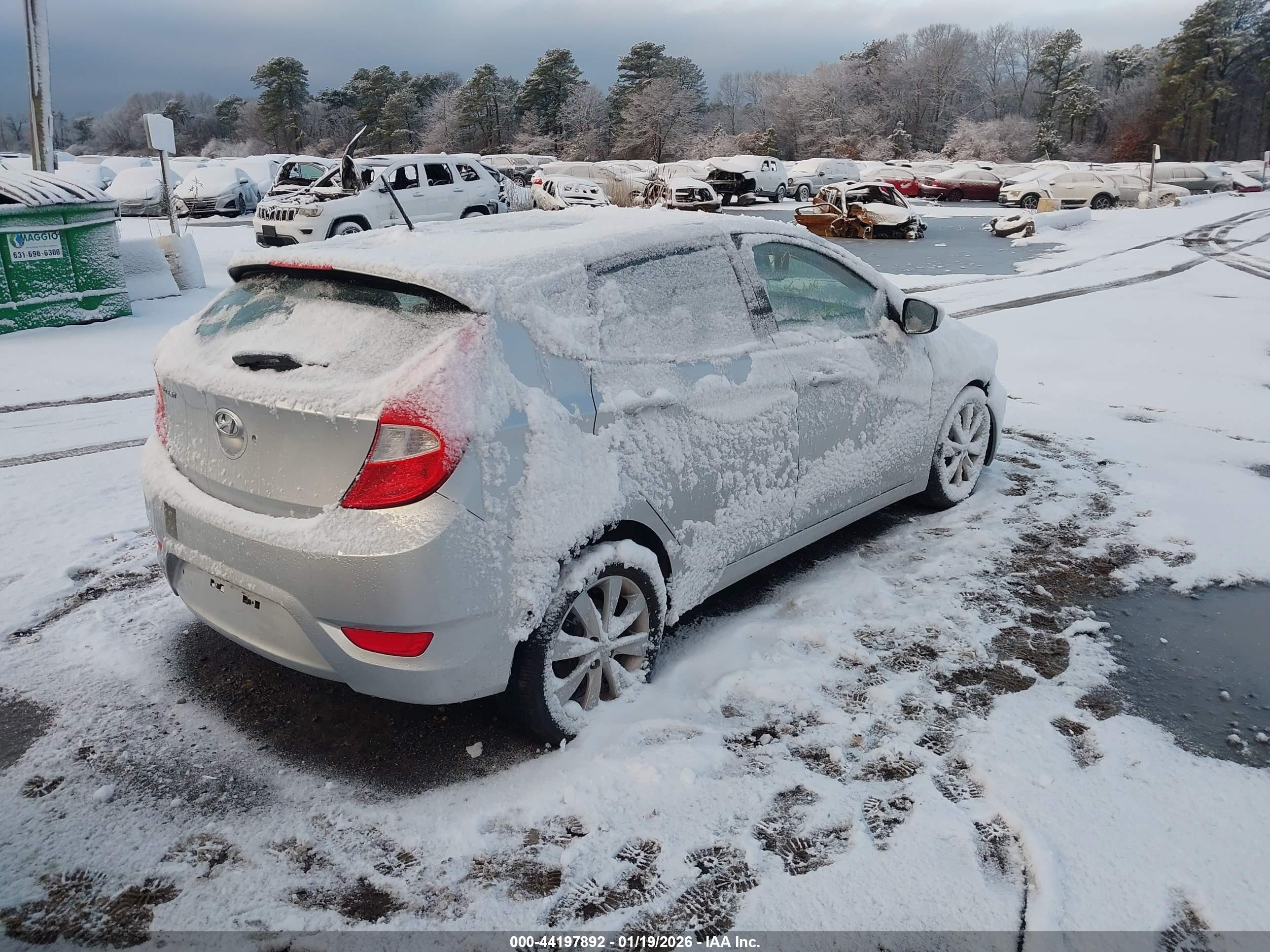 HYUNDAI ACCENT image 4