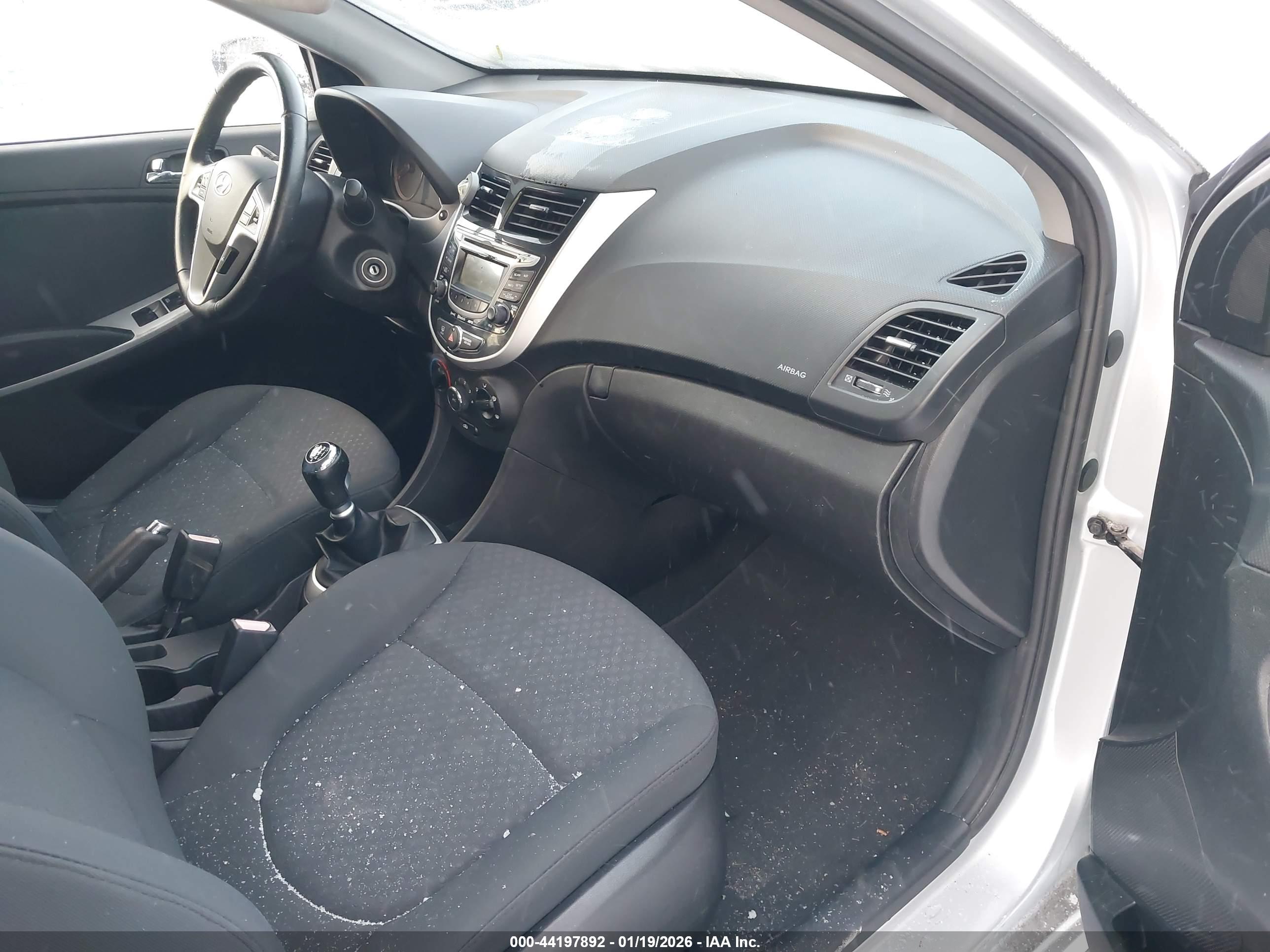 HYUNDAI ACCENT image 5