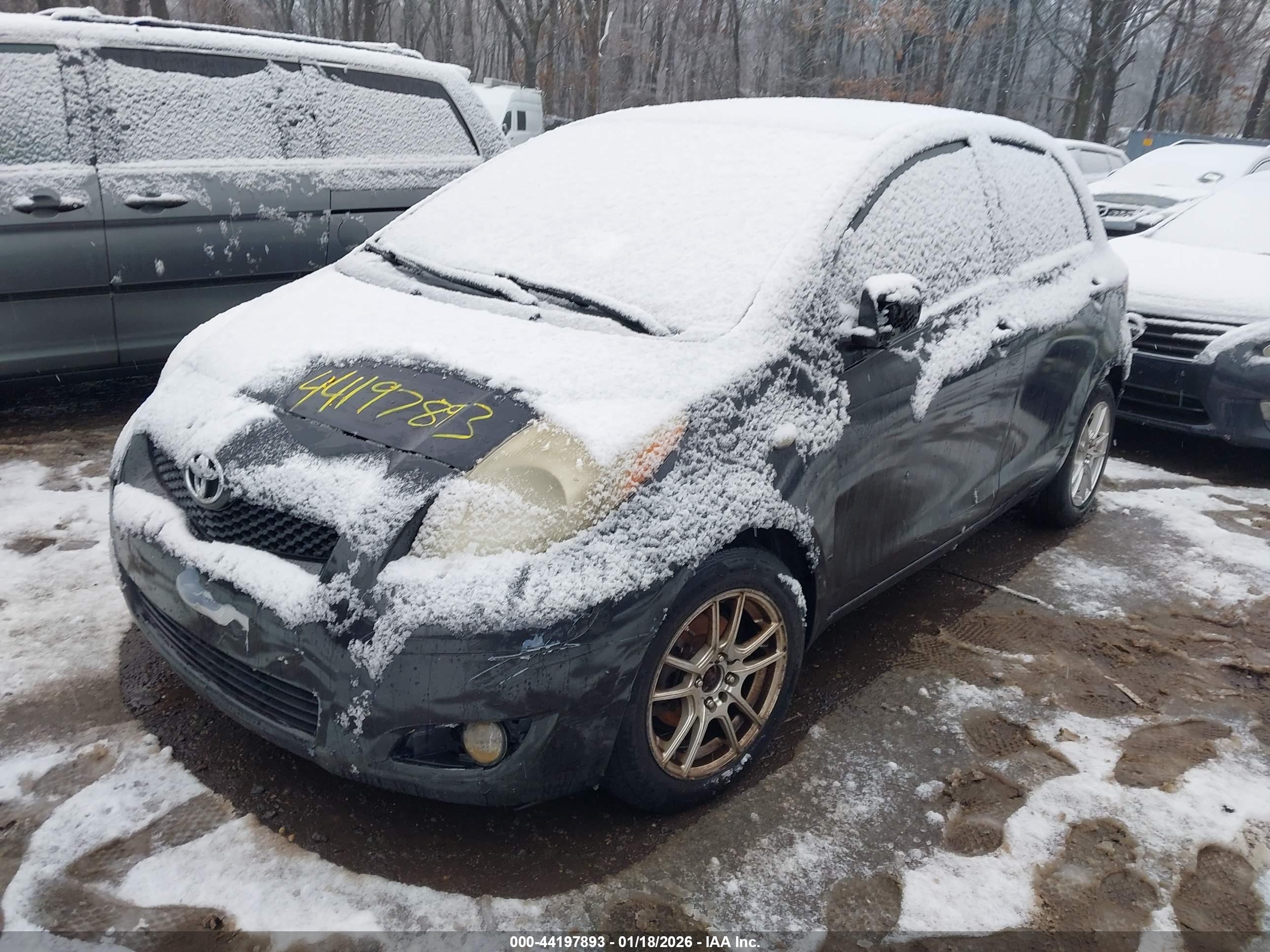 TOYOTA YARIS image 2