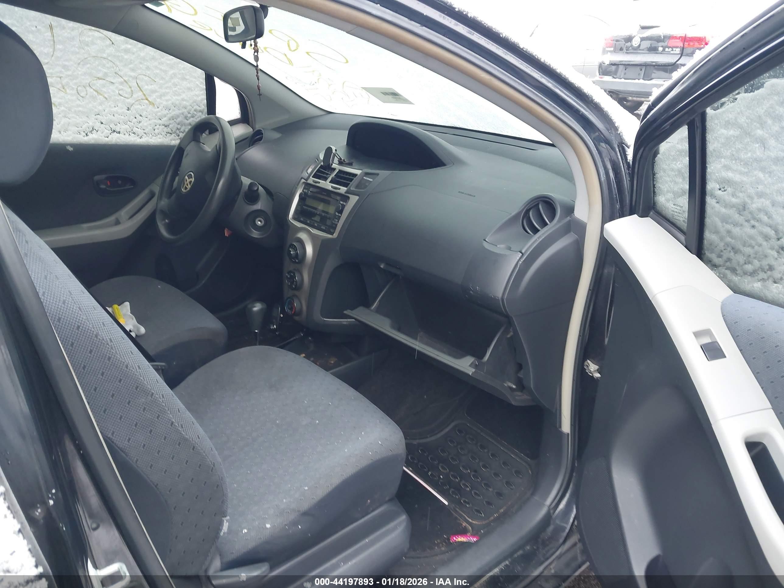 TOYOTA YARIS image 5