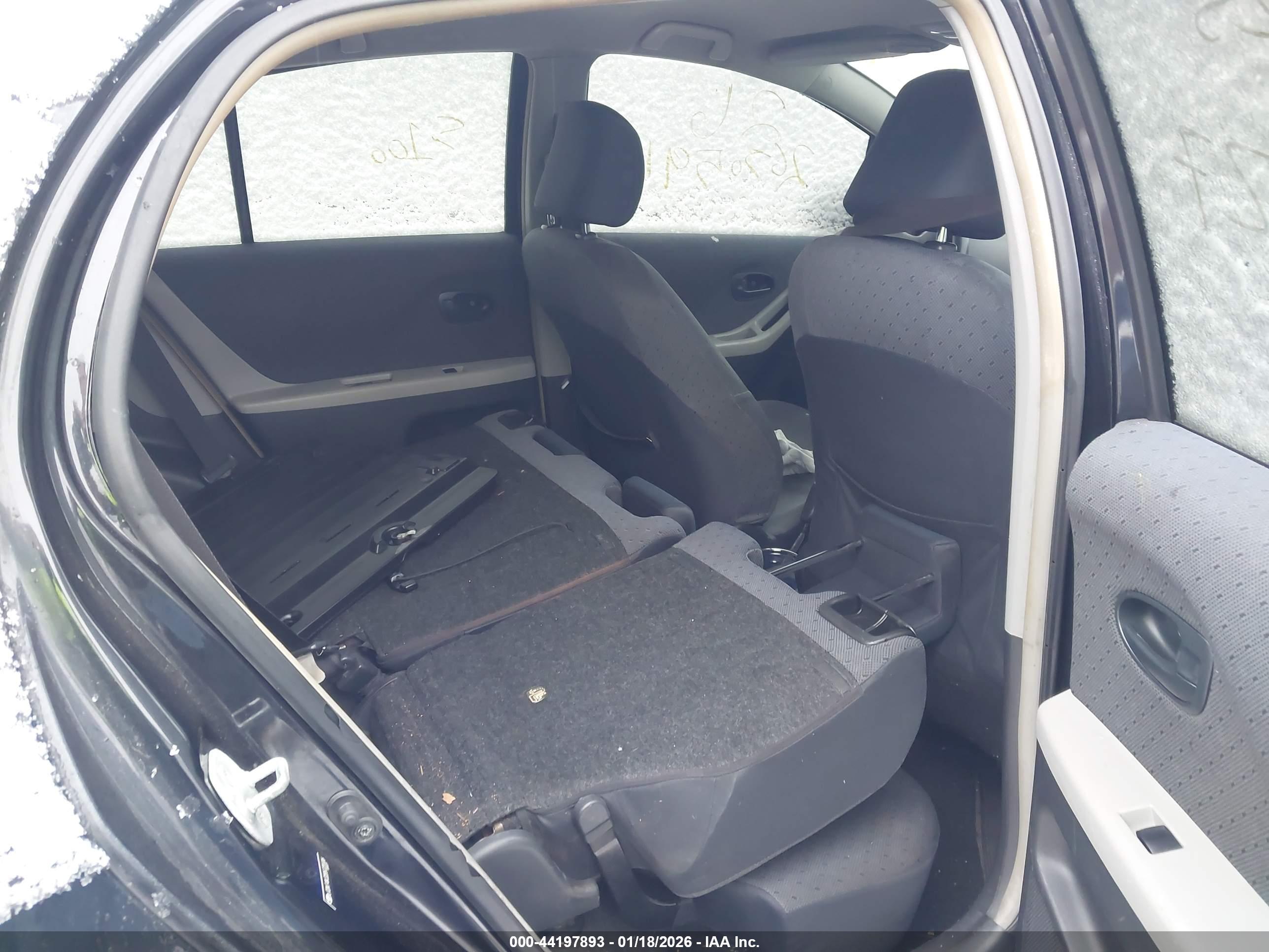 TOYOTA YARIS image 8