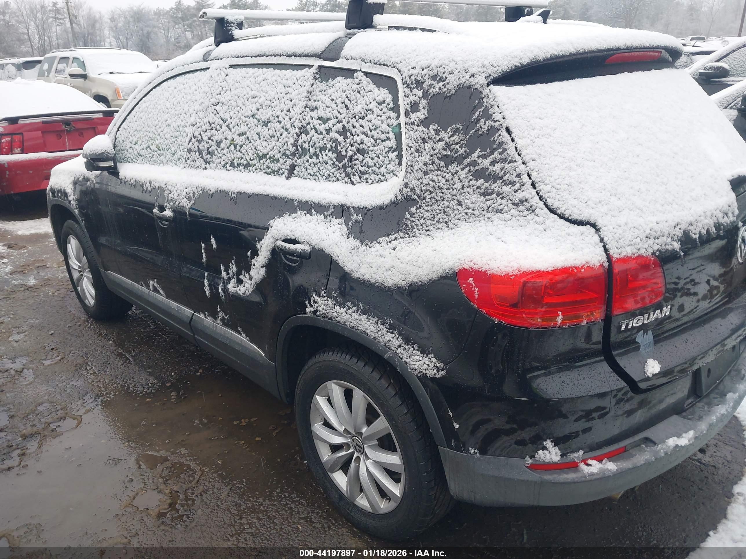 VOLKSWAGEN TIGUAN image 3