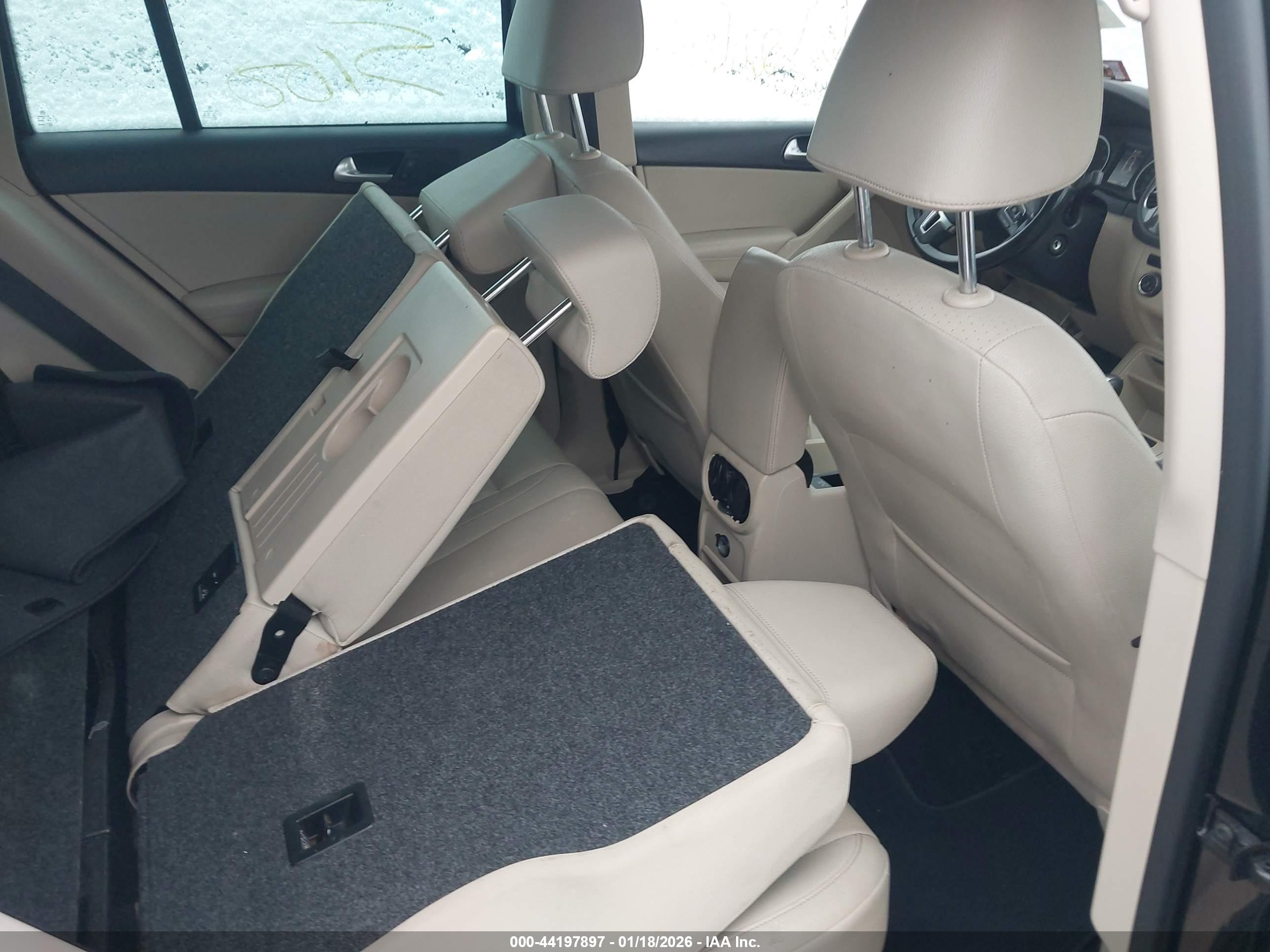 VOLKSWAGEN TIGUAN image 8