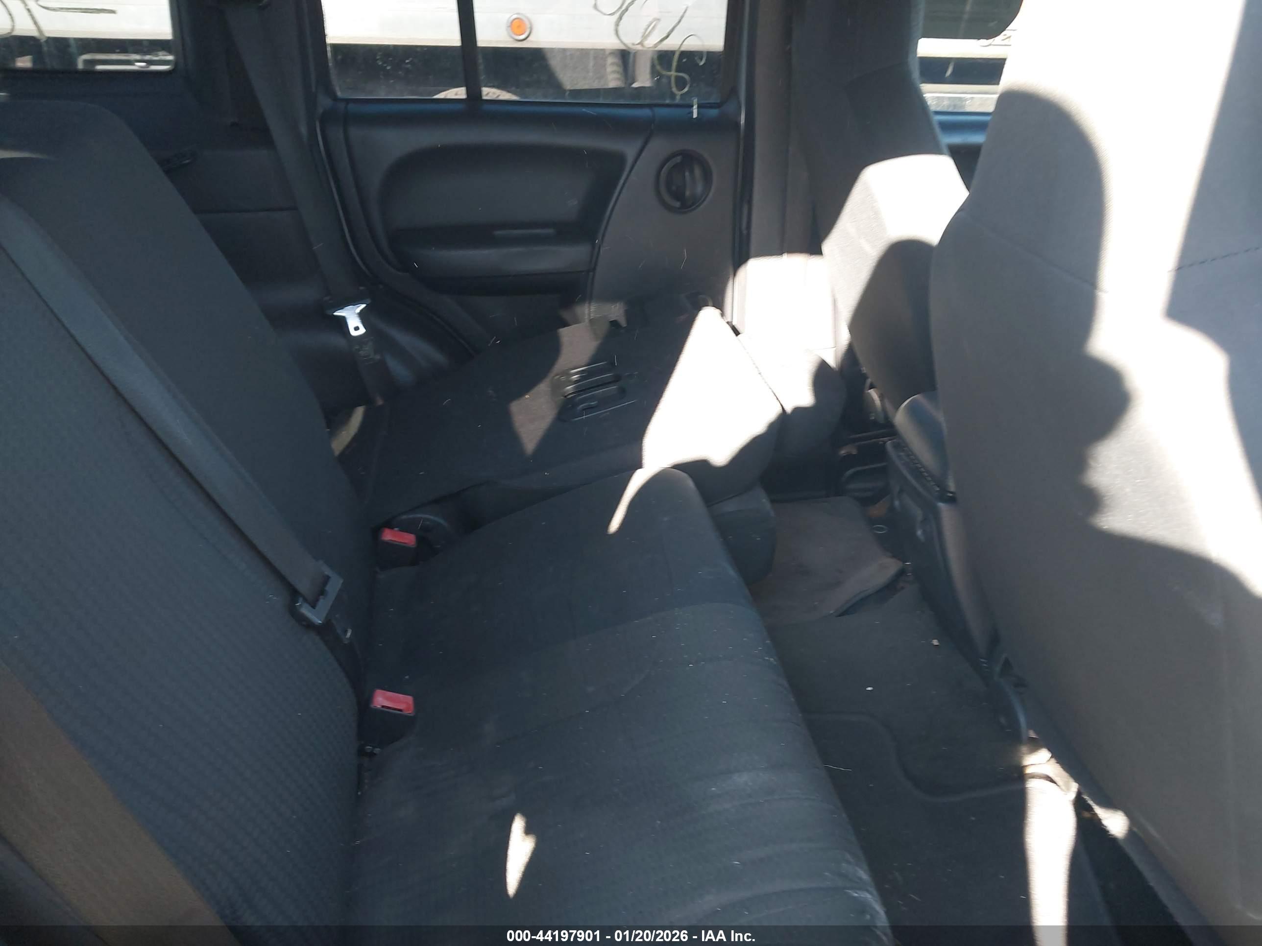 JEEP LIBERTY image 8