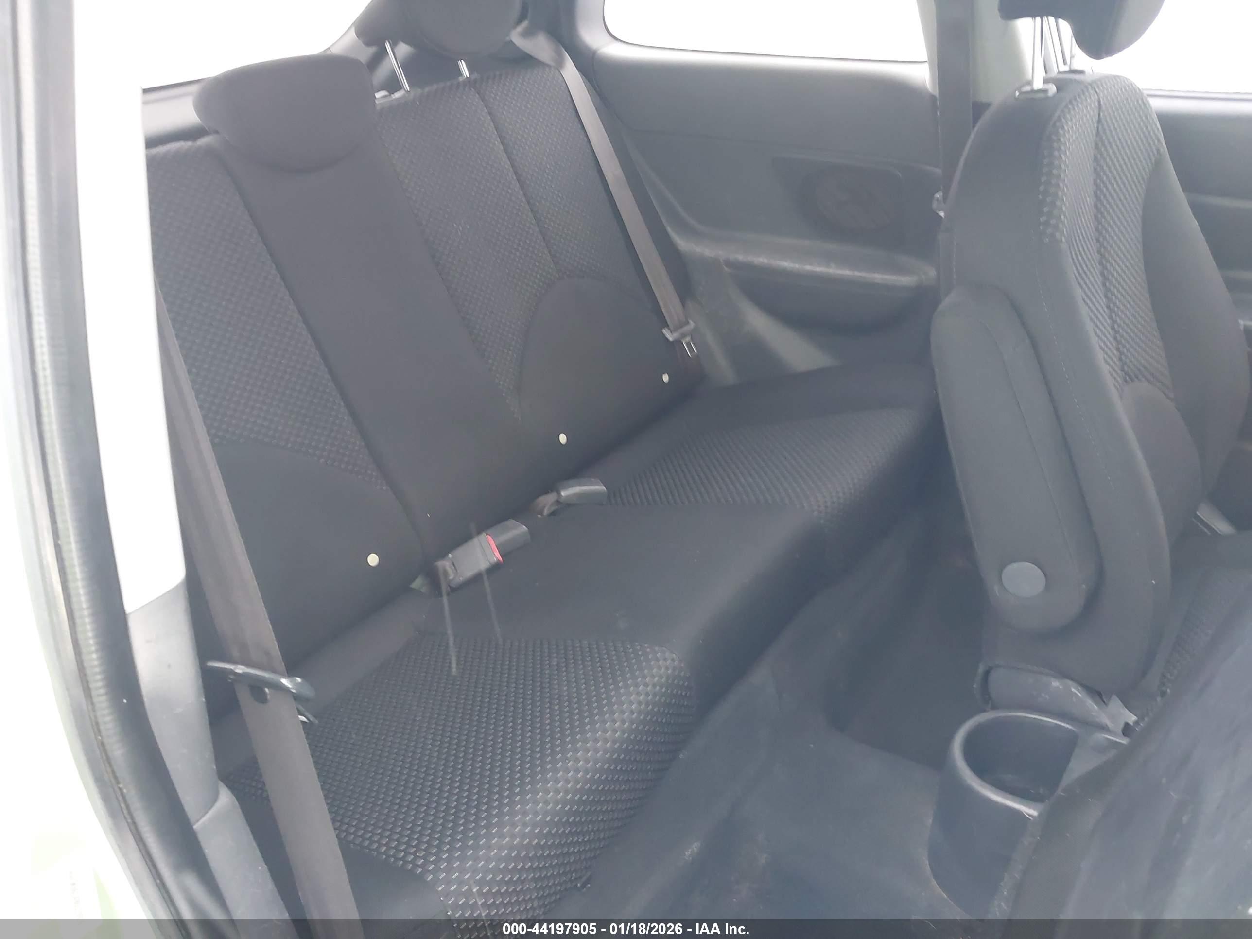 HYUNDAI ACCENT image 8