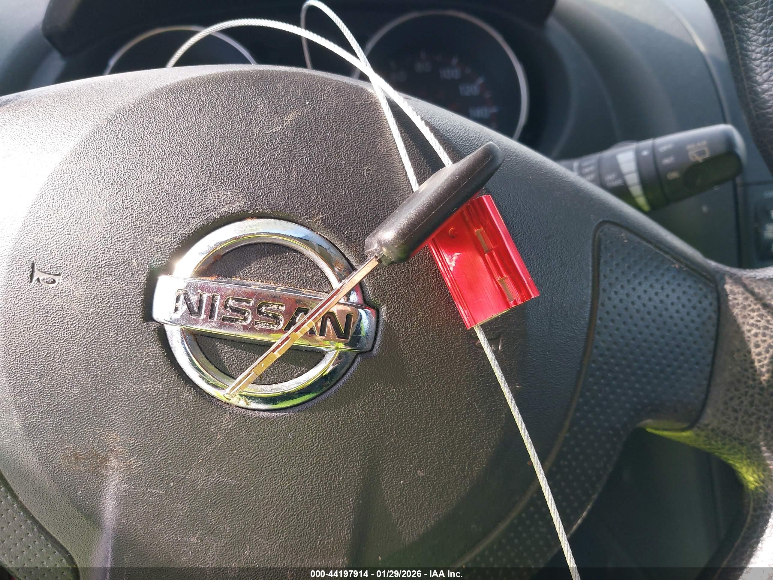 NISSAN ROGUE image 11