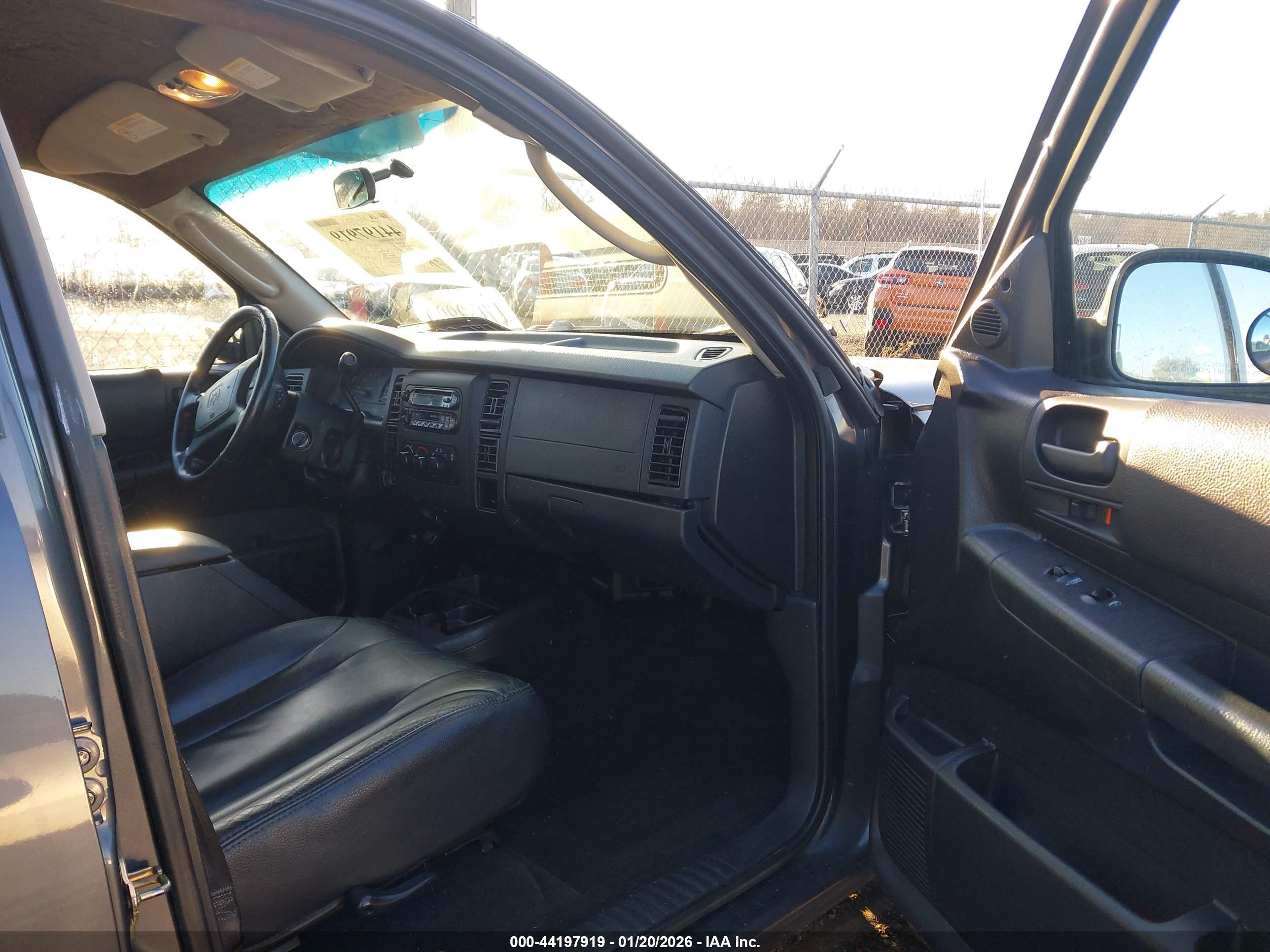 DODGE DAKOTA image 5